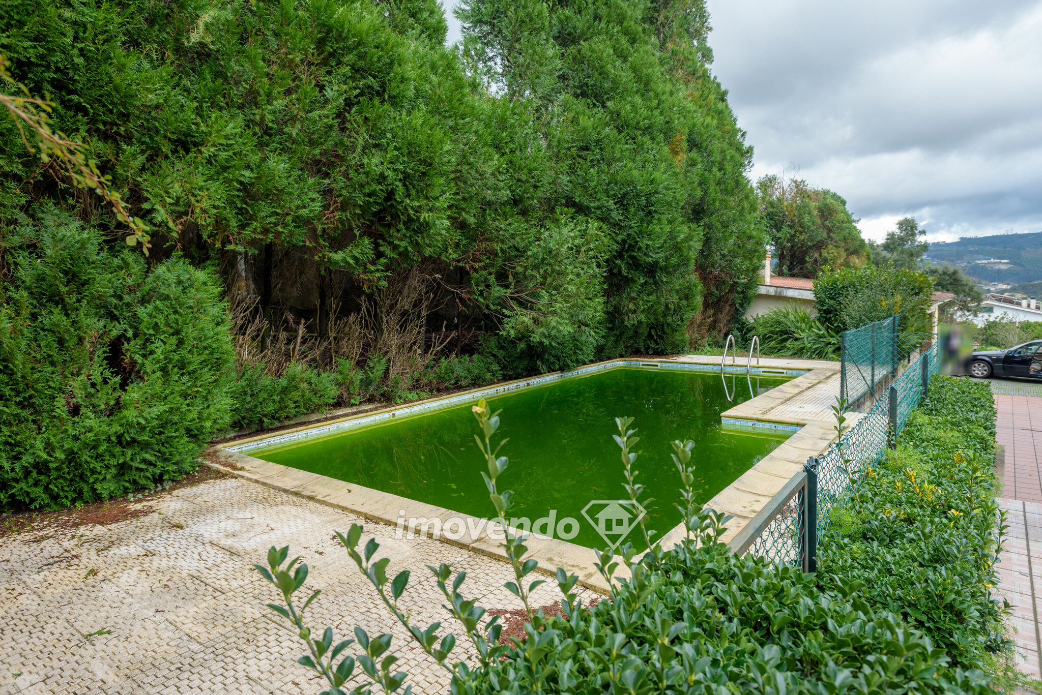 Moradia T5 exclusiva, com piscina, garagem e jardim, em Paredes
