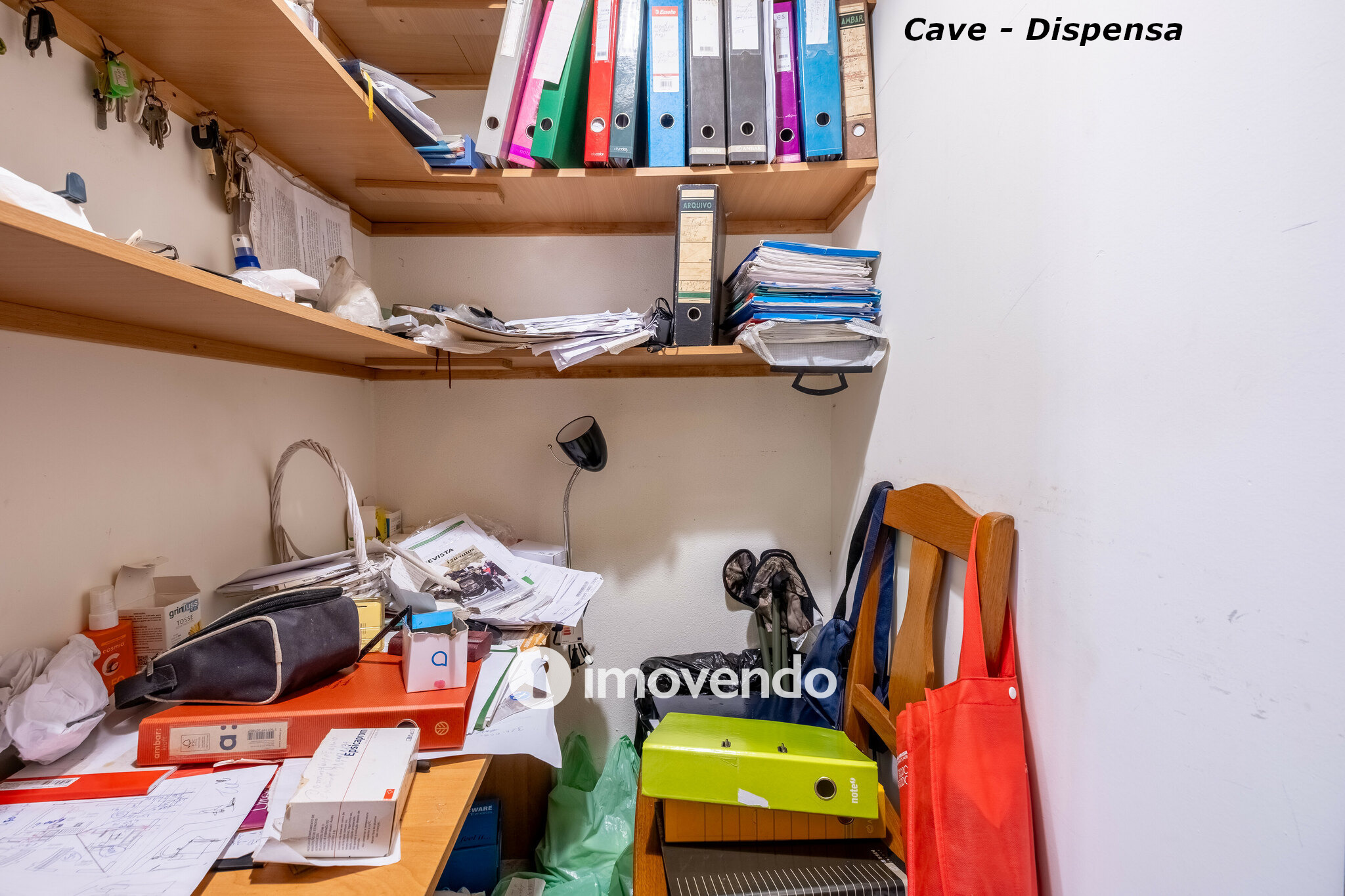 Moradia com terreno de 1.347 m2 e garagem, em São Martinho do Bispo