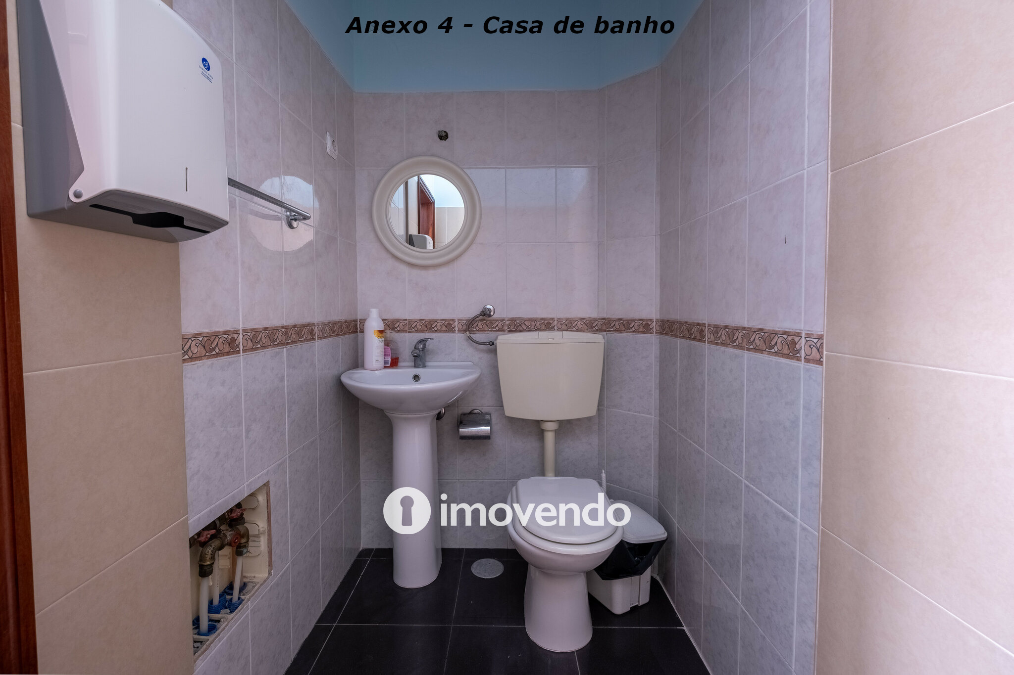 Moradia com terreno de 1.347 m2 e garagem, em São Martinho do Bispo