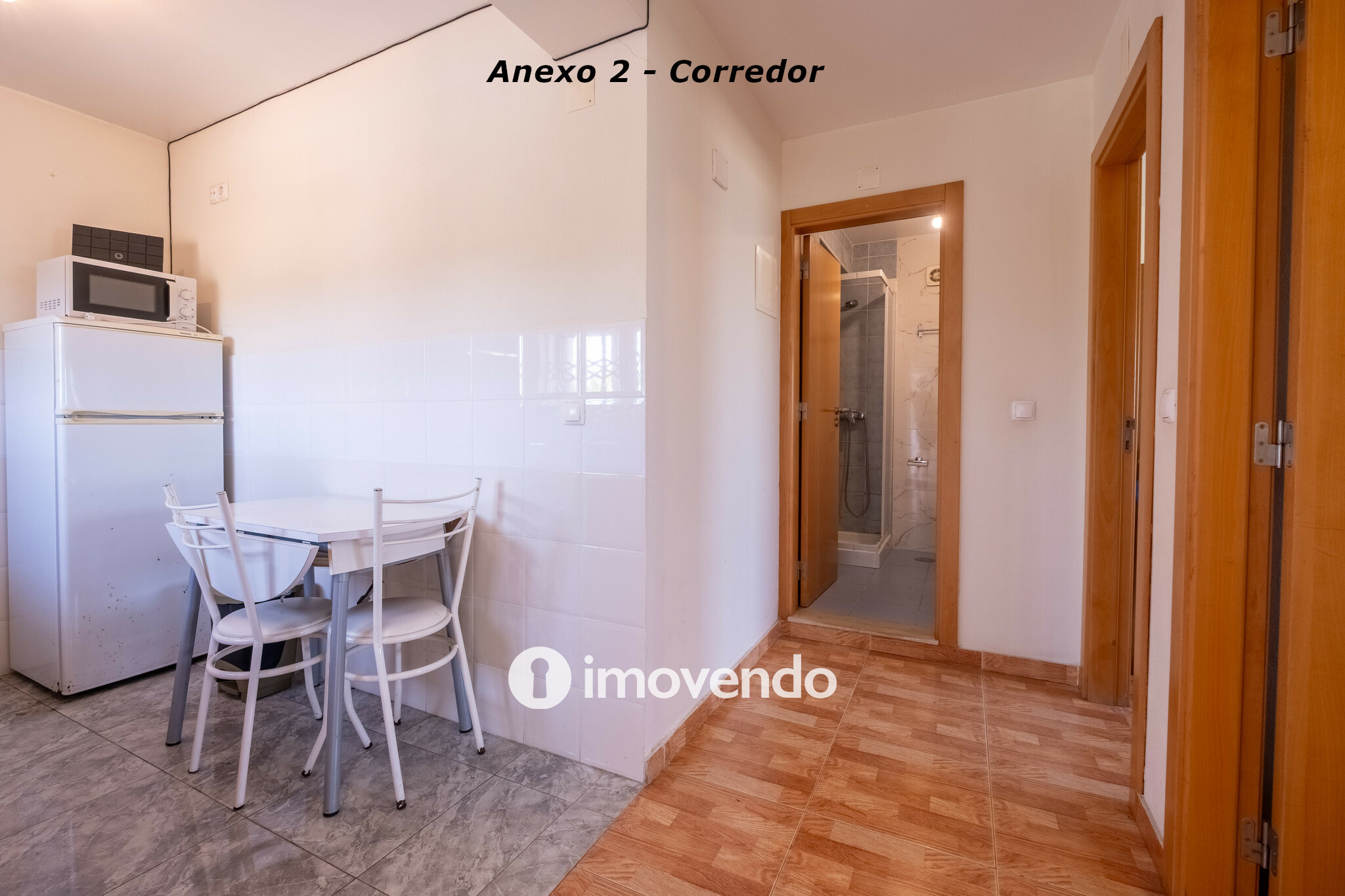 Moradia com terreno de 1.347 m2 e garagem, em São Martinho do Bispo