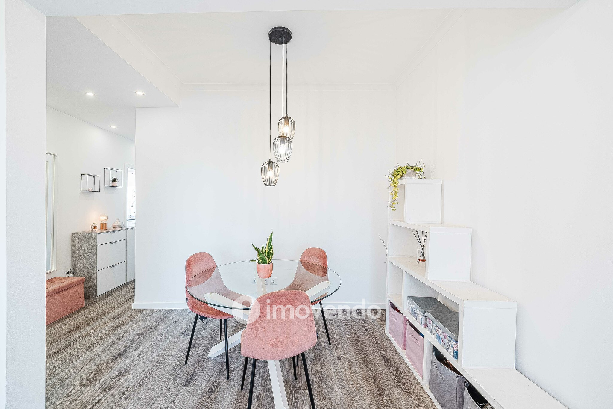 Apartamento T2 totalmente remodelado, nos Foros da Amora