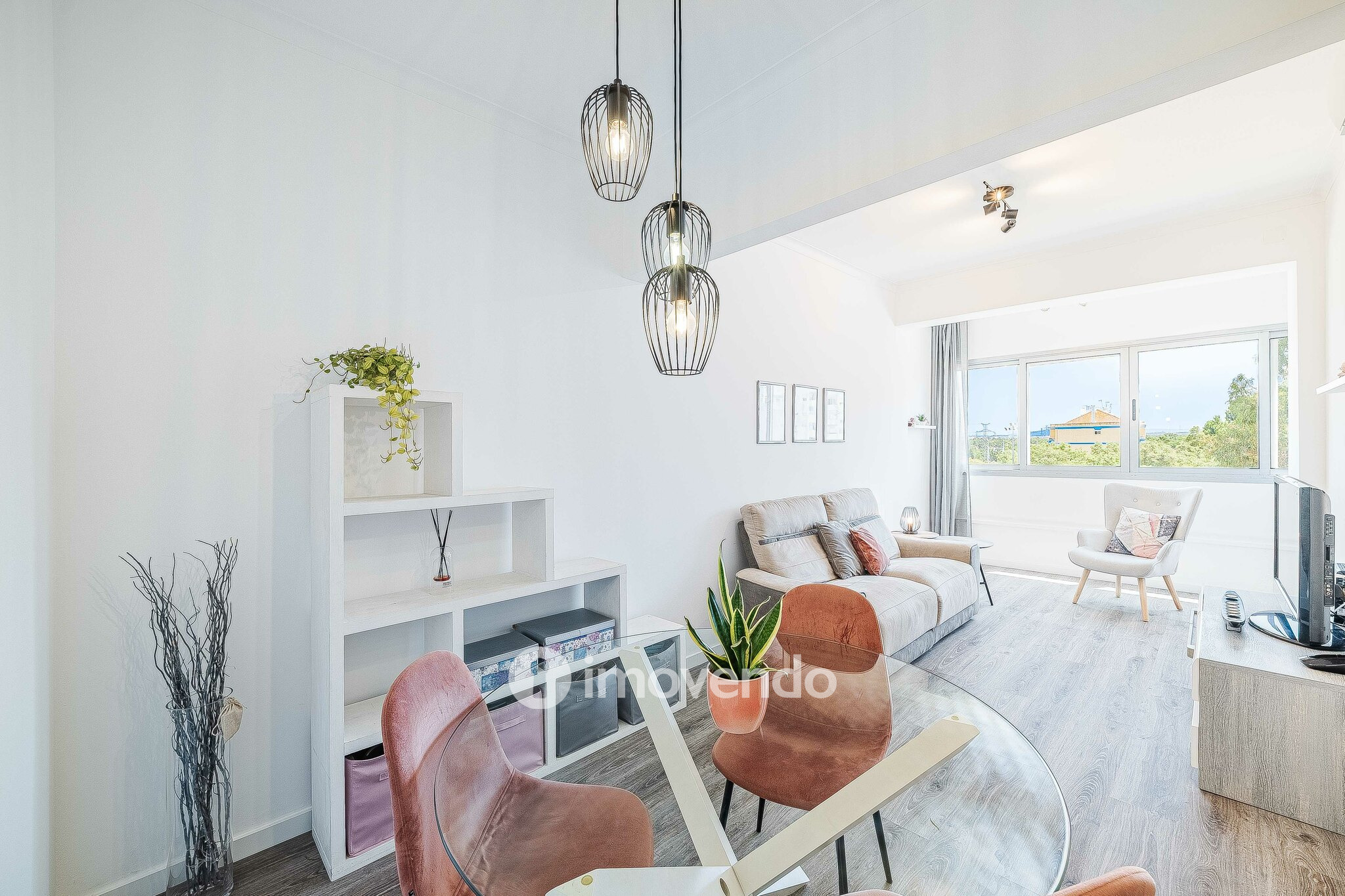 Apartamento T2 totalmente remodelado, nos Foros da Amora
