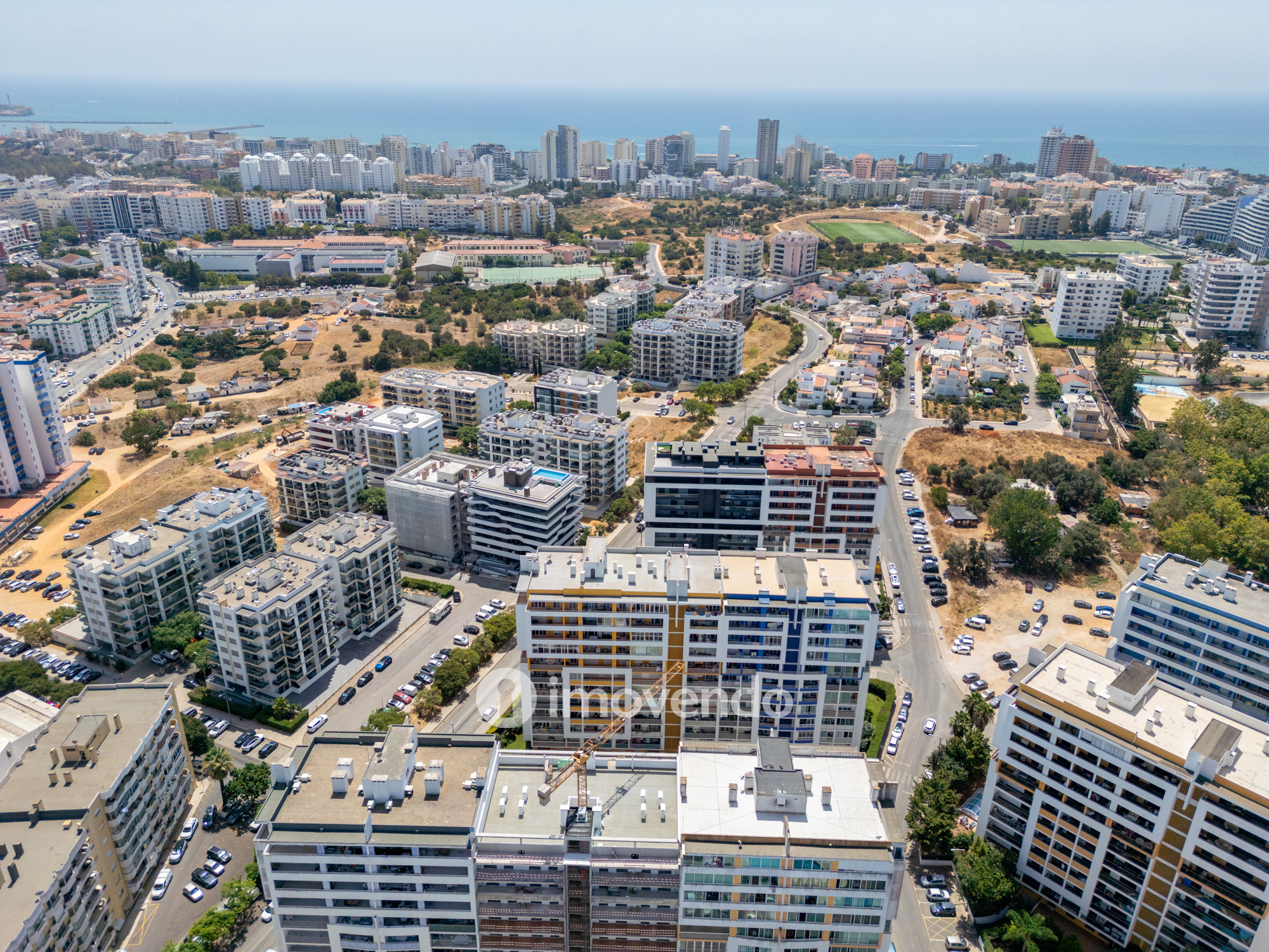 Apartamento T2 exclusivo, em condomínio com piscina, em Portimão