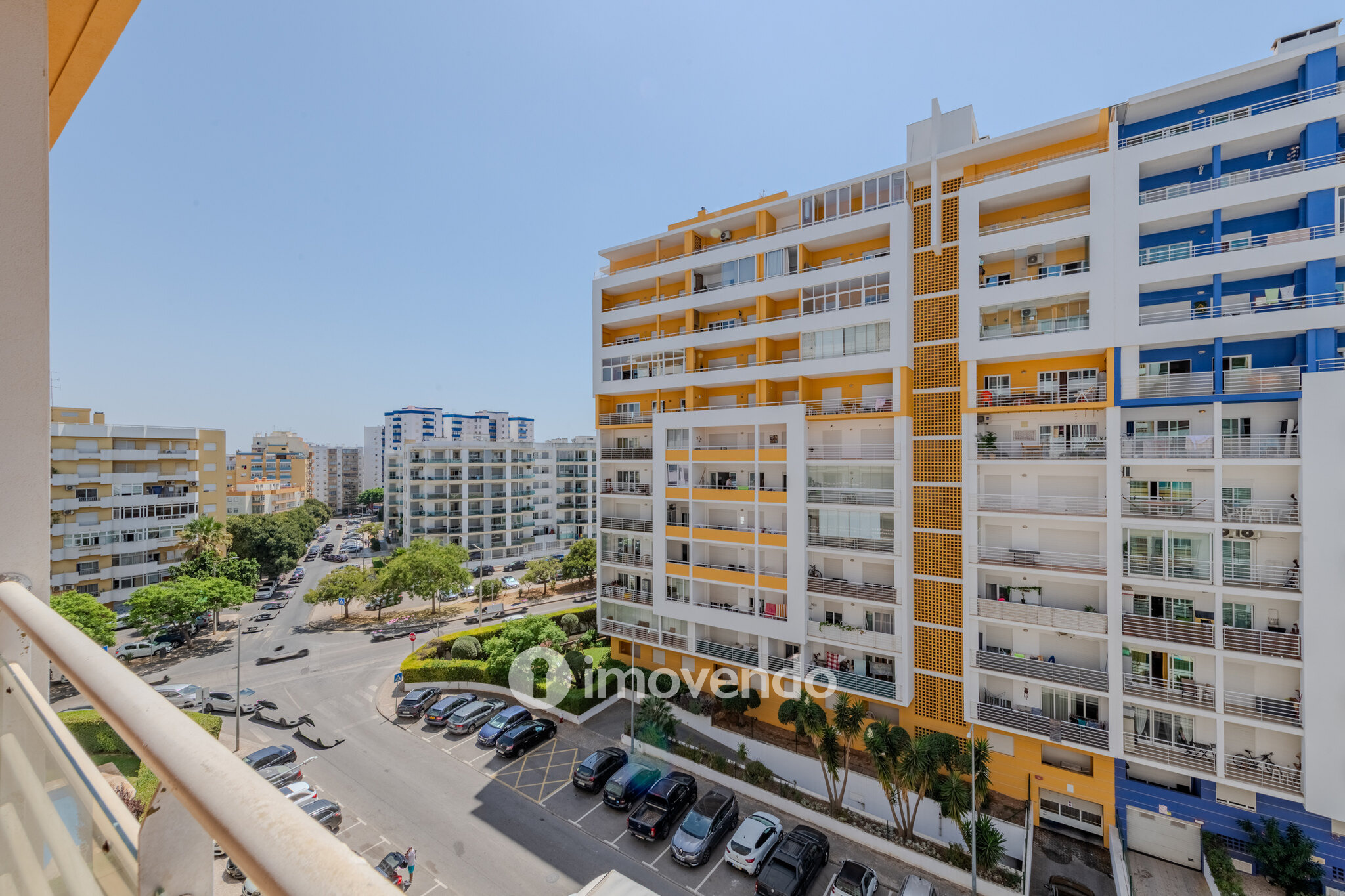 Apartamento T2 exclusivo, em condomínio com piscina, em Portimão