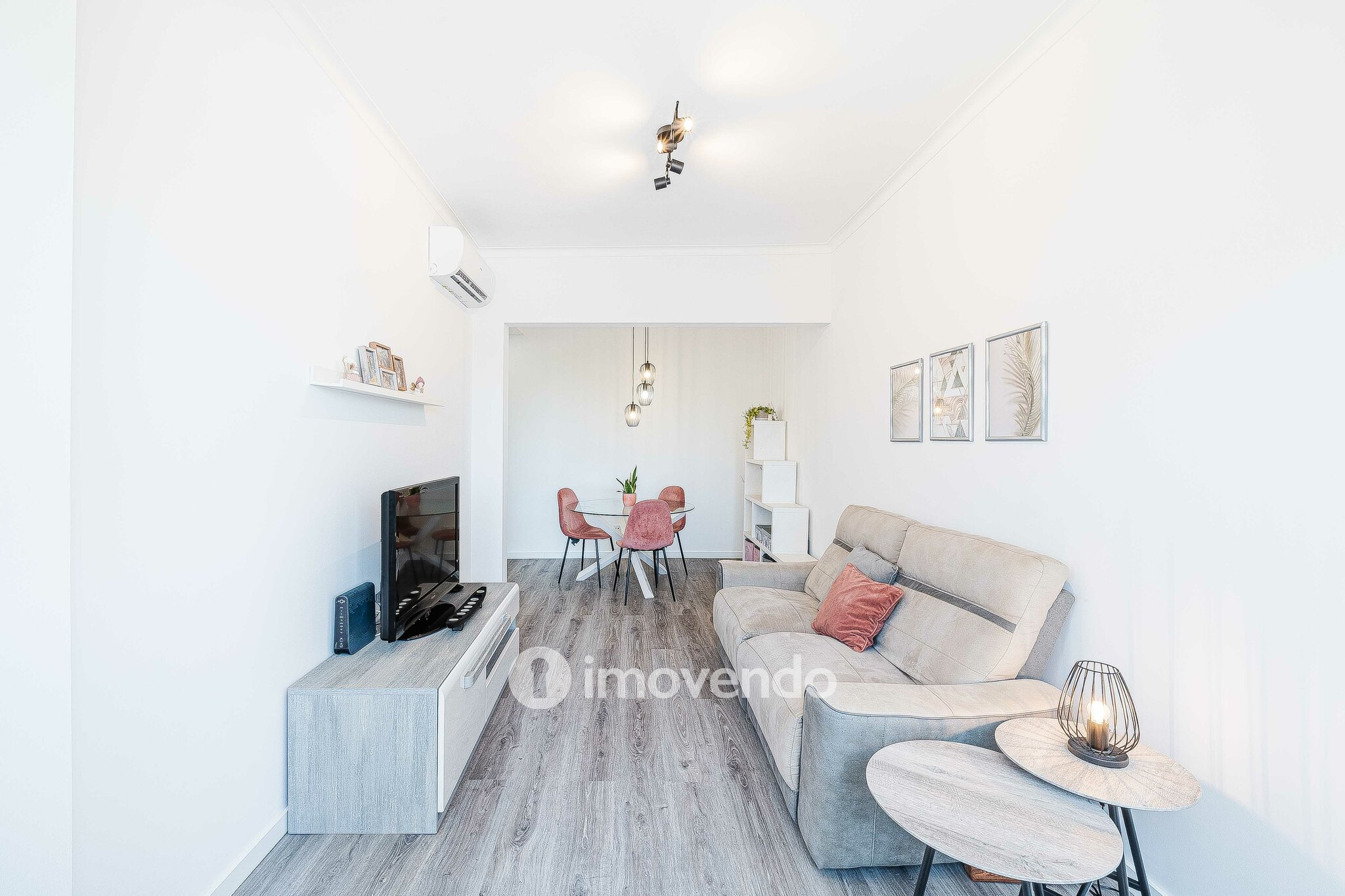 Apartamento T2 totalmente remodelado, nos Foros da Amora