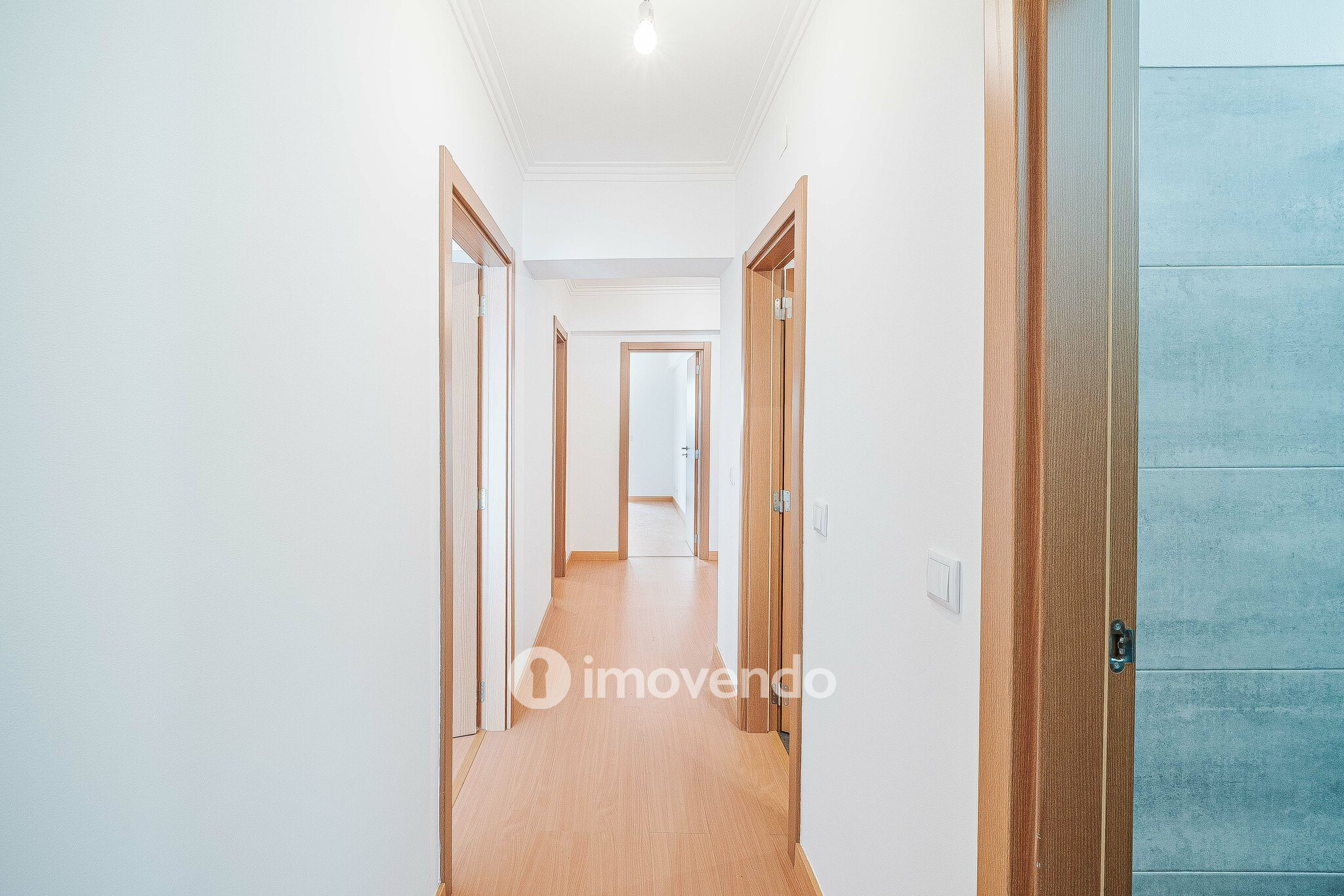 Apartamento T3, com terraço e arrecadação, em Mem Martins