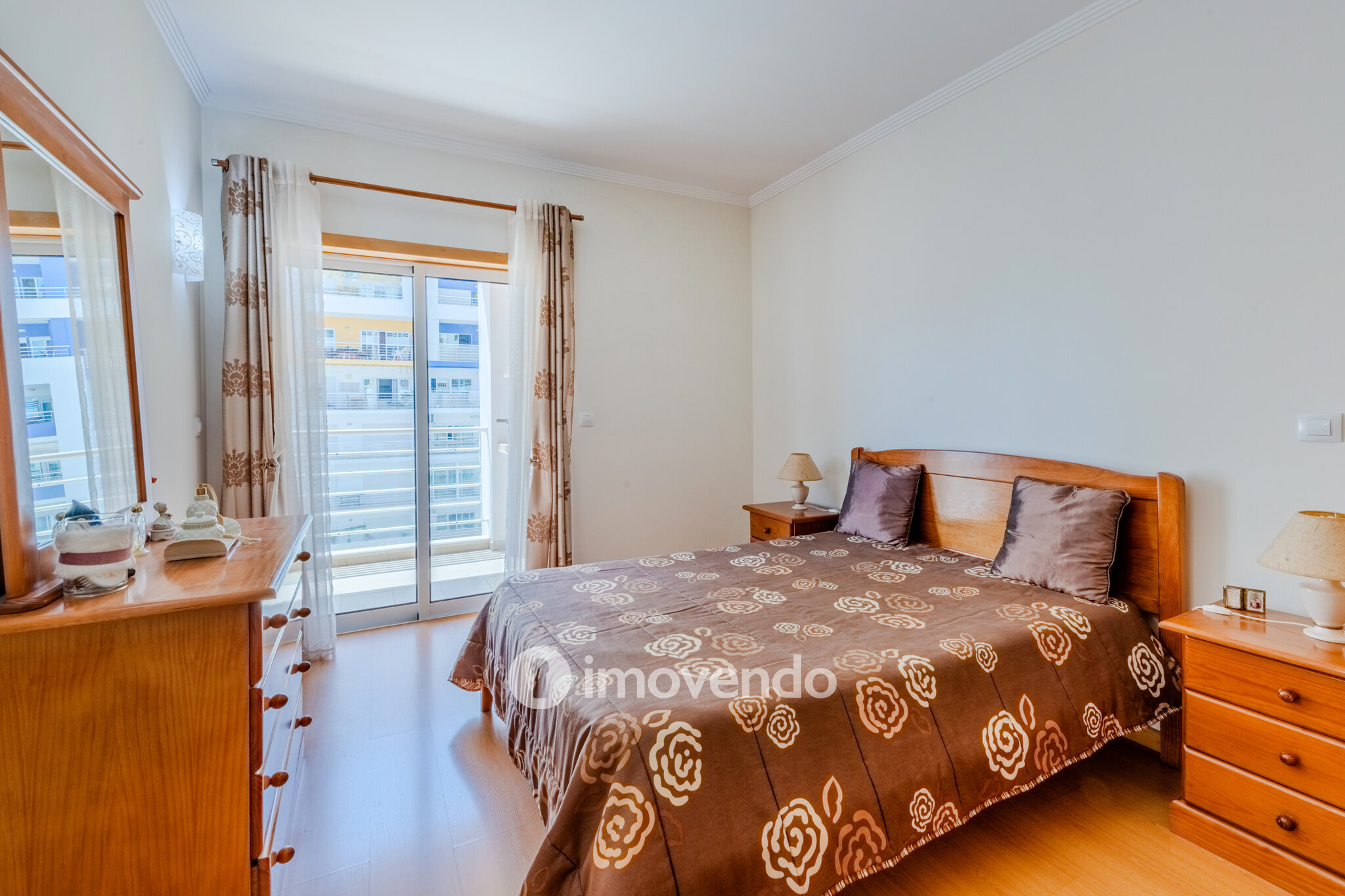 Apartamento T2 exclusivo, em condomínio com piscina, em Portimão