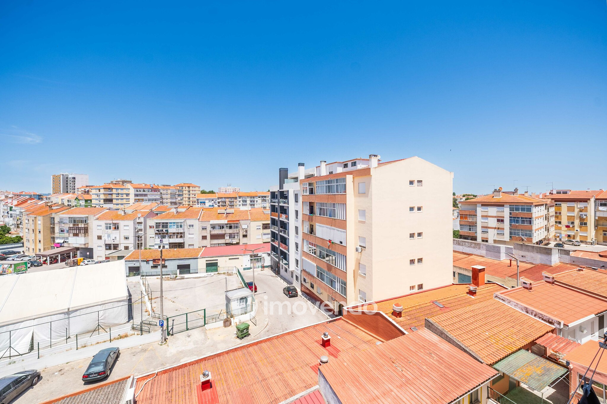 Apartamento T2 totalmente remodelado, nos Foros da Amora