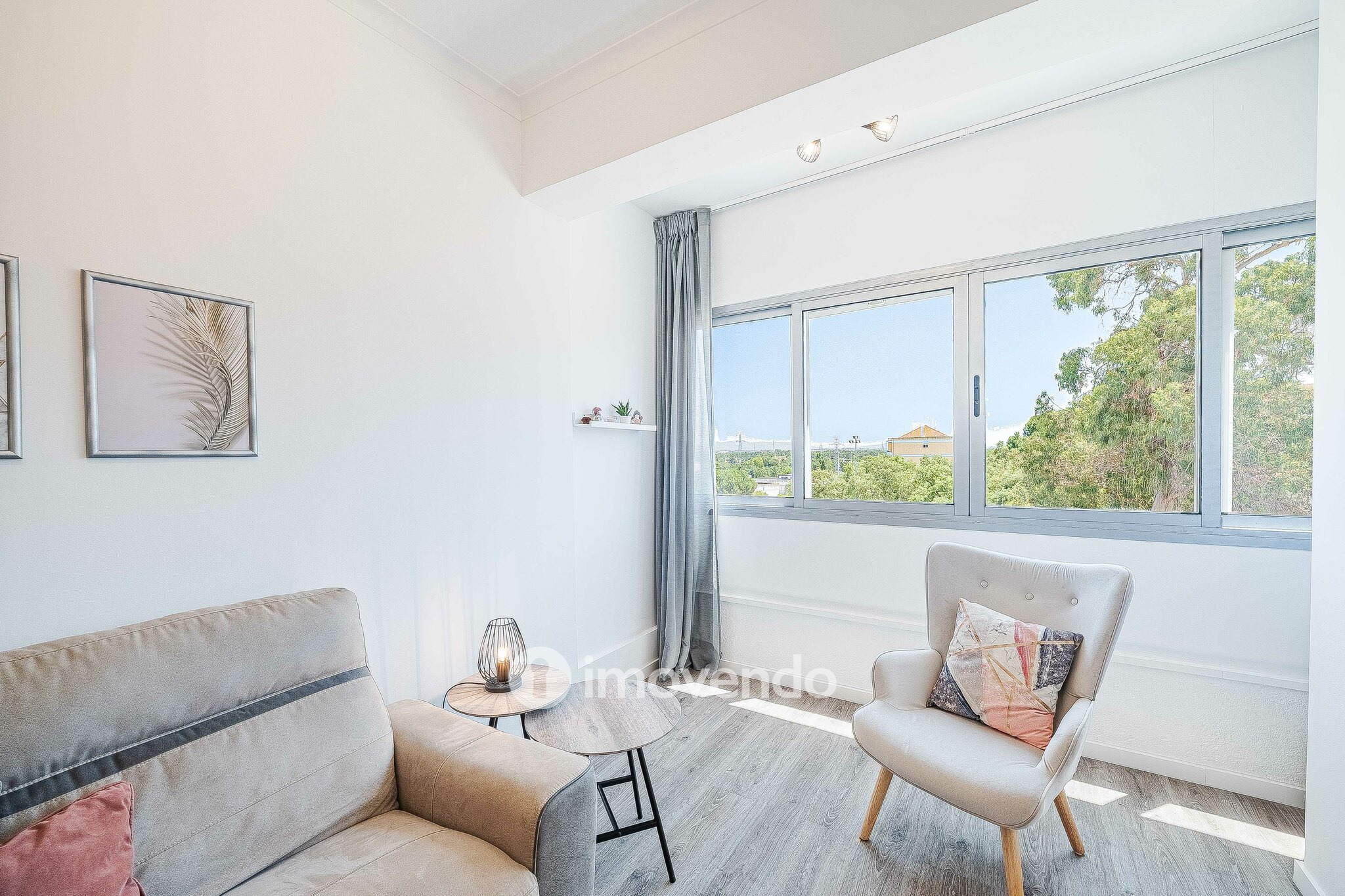 Apartamento T2 totalmente remodelado, nos Foros da Amora