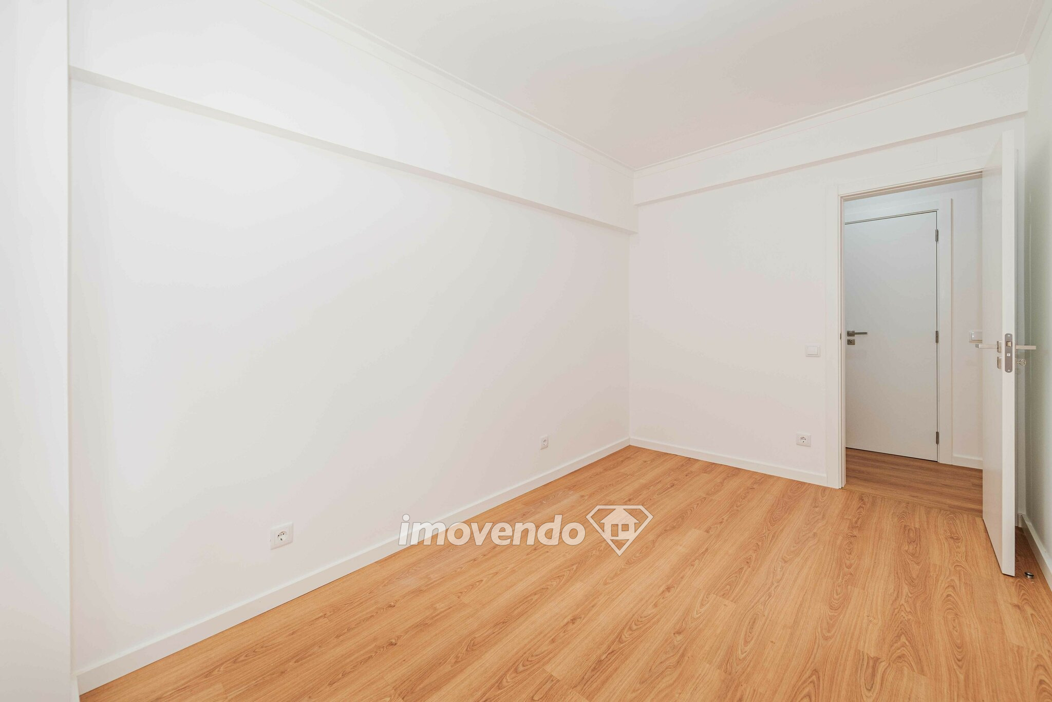 Apartamento T3 totalmente remodelado, pronto a habitar, em Mem-Martins