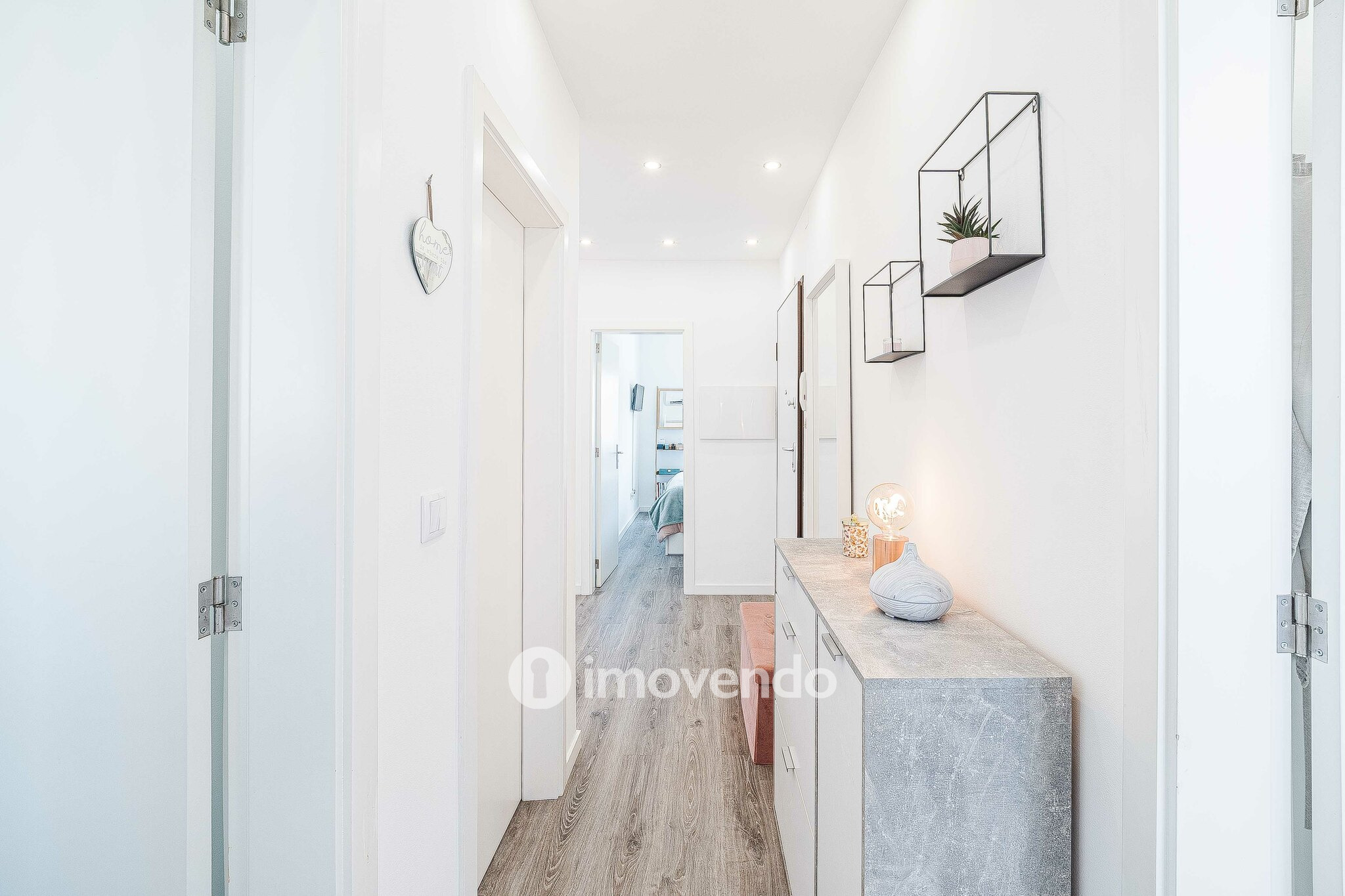 Apartamento T2 totalmente remodelado, nos Foros da Amora