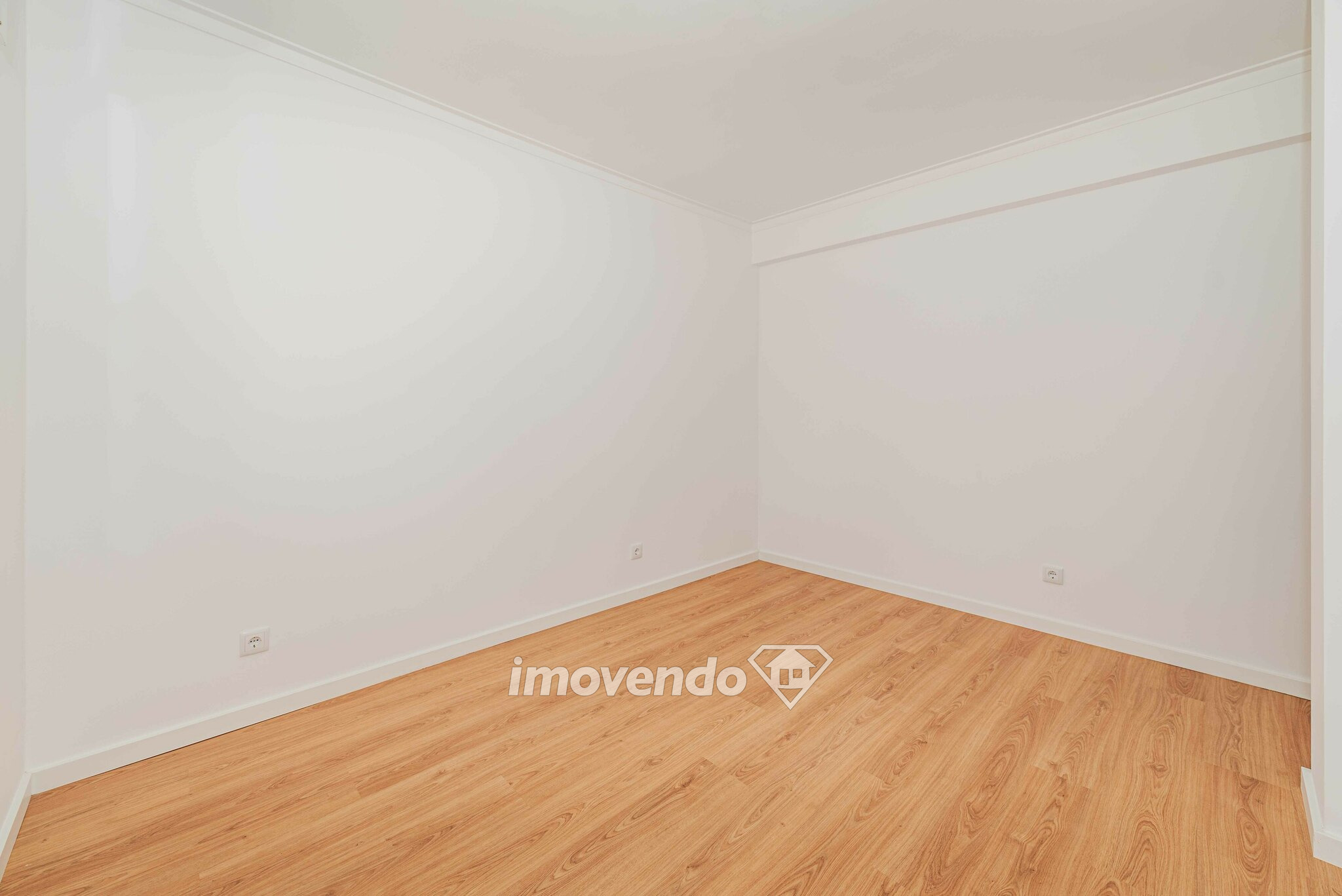 Apartamento T3 totalmente remodelado, pronto a habitar, em Mem-Martins