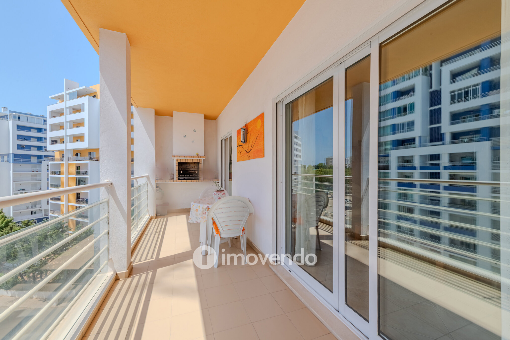 Apartamento T2 exclusivo, em condomínio com piscina, em Portimão