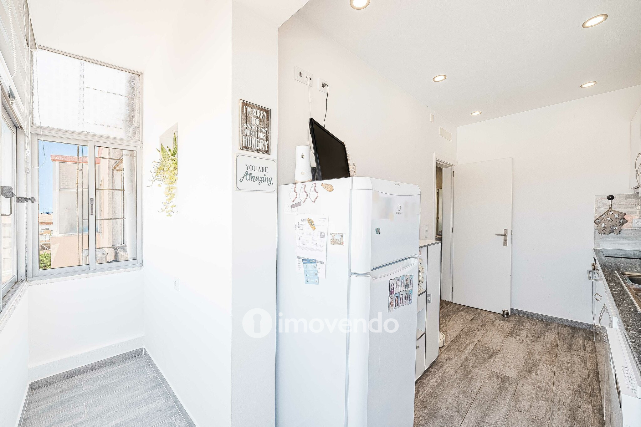 Apartamento T2 totalmente remodelado, nos Foros da Amora