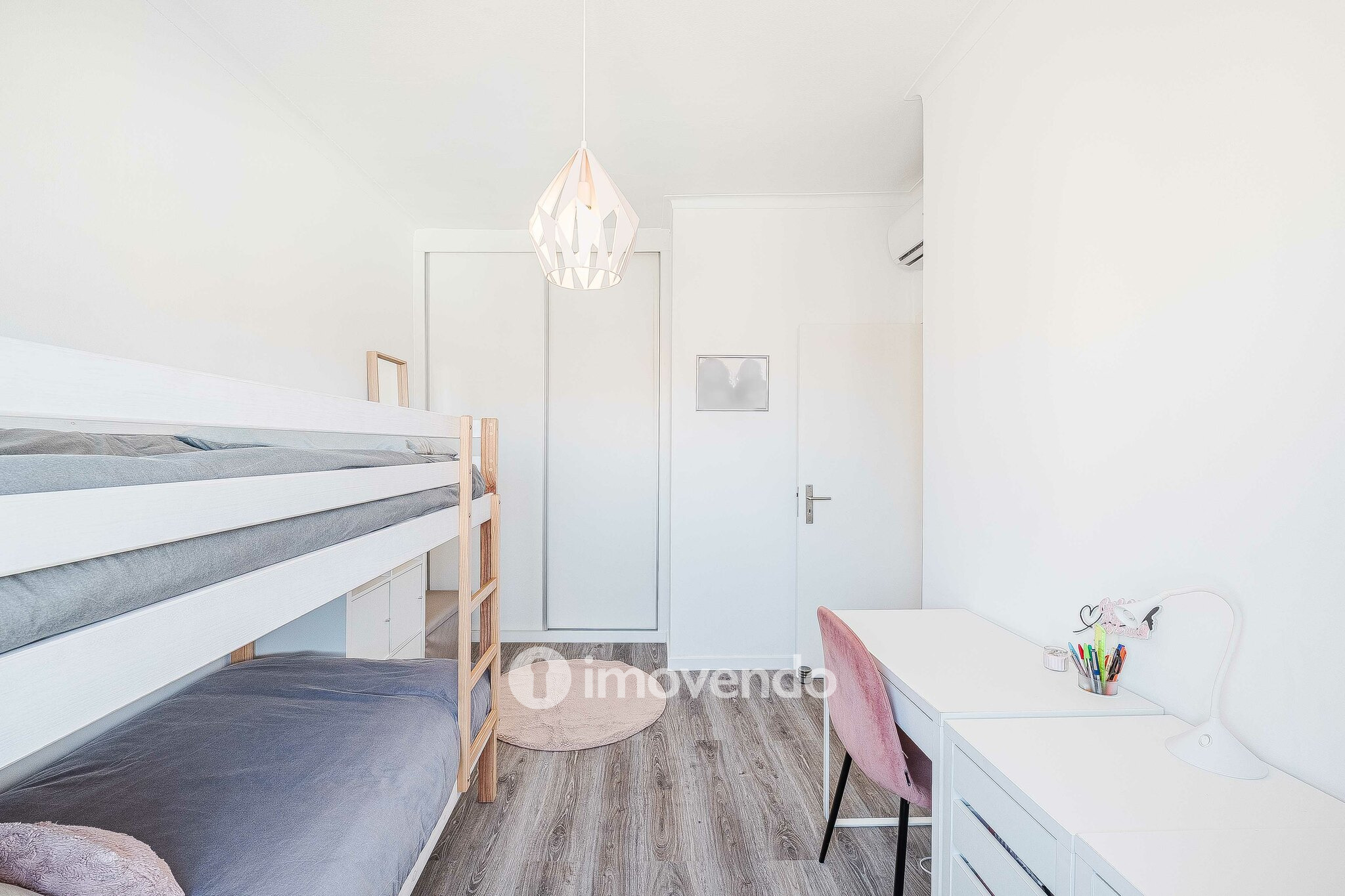 Apartamento T2 totalmente remodelado, nos Foros da Amora