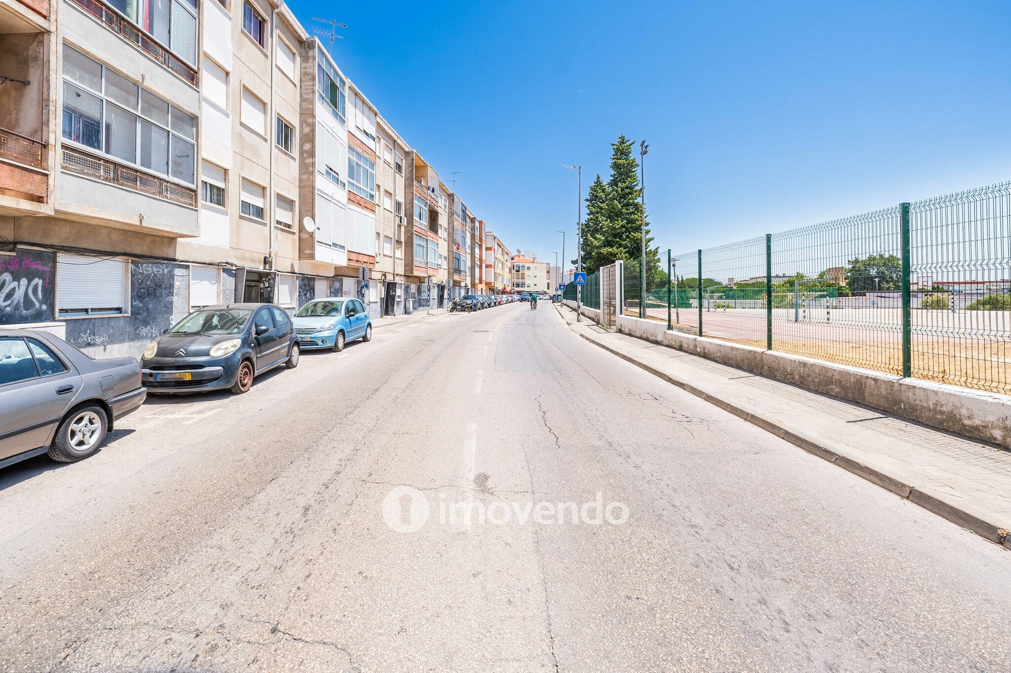 Apartamento T2 totalmente remodelado, nos Foros da Amora