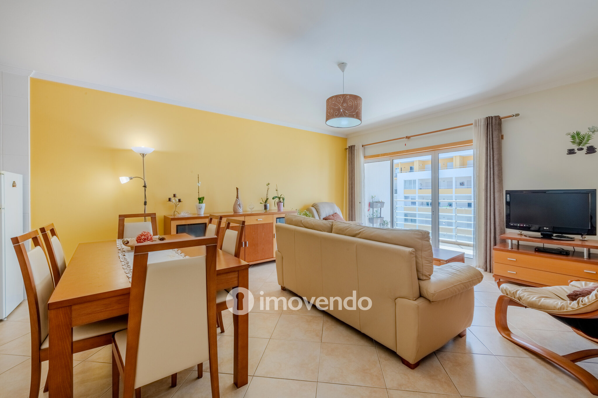 Apartamento T2 exclusivo, em condomínio com piscina, em Portimão