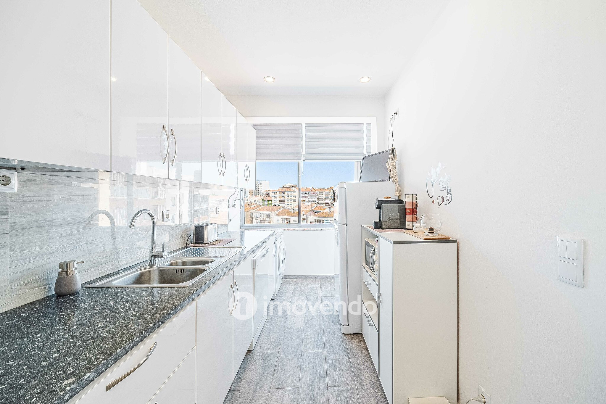 Apartamento T2 totalmente remodelado, nos Foros da Amora