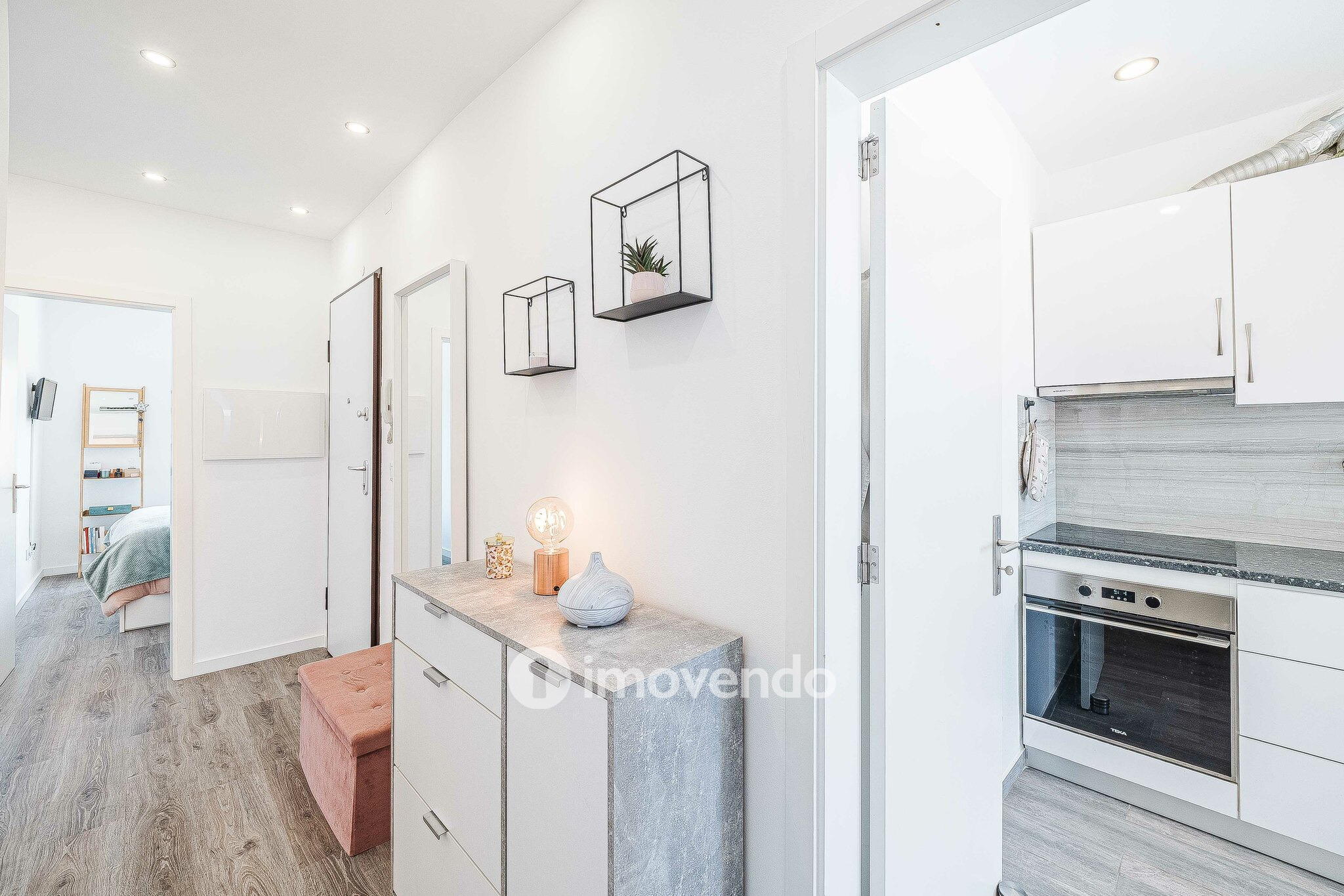 Apartamento T2 totalmente remodelado, nos Foros da Amora