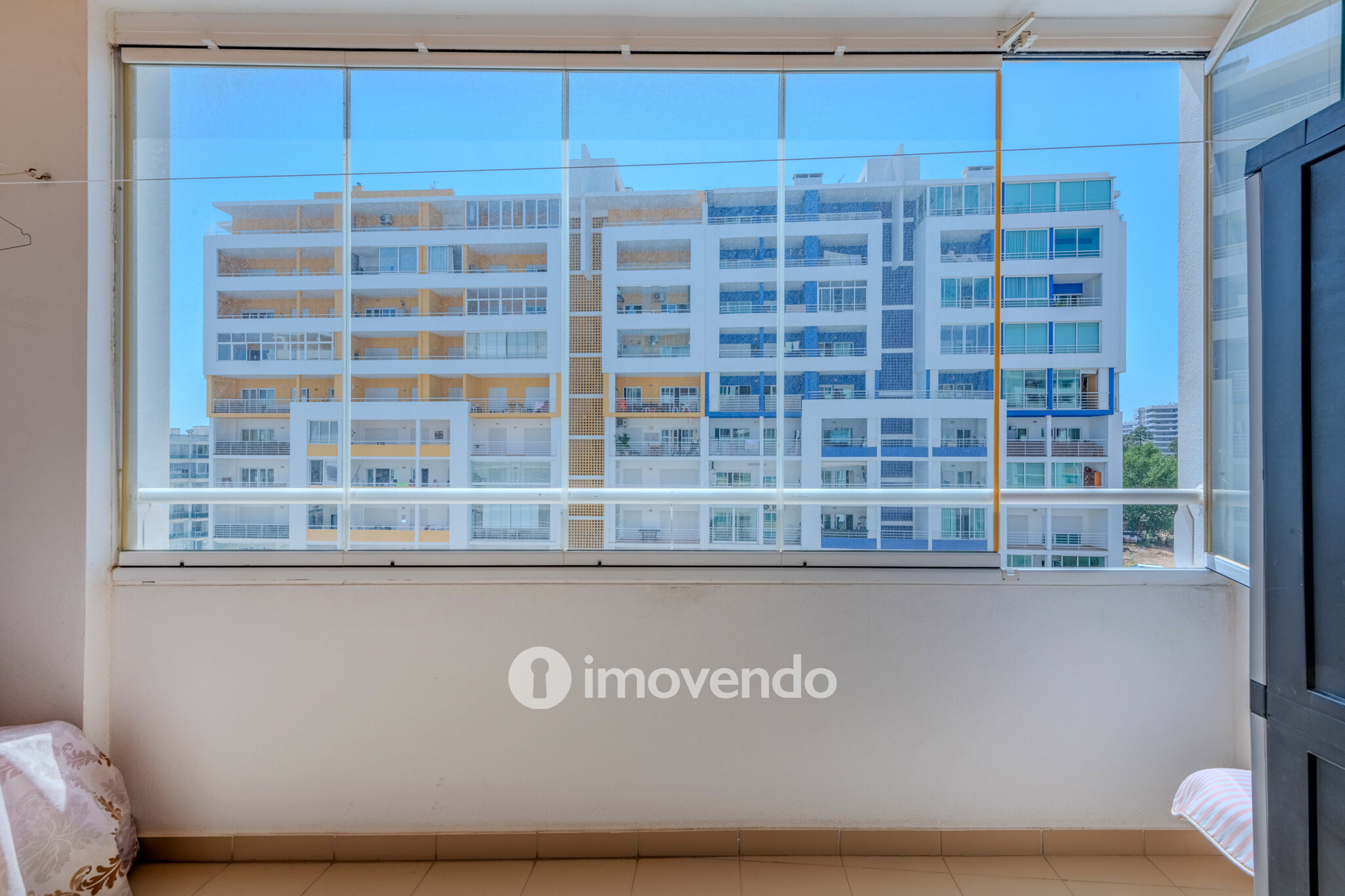 Apartamento T2 exclusivo, em condomínio com piscina, em Portimão