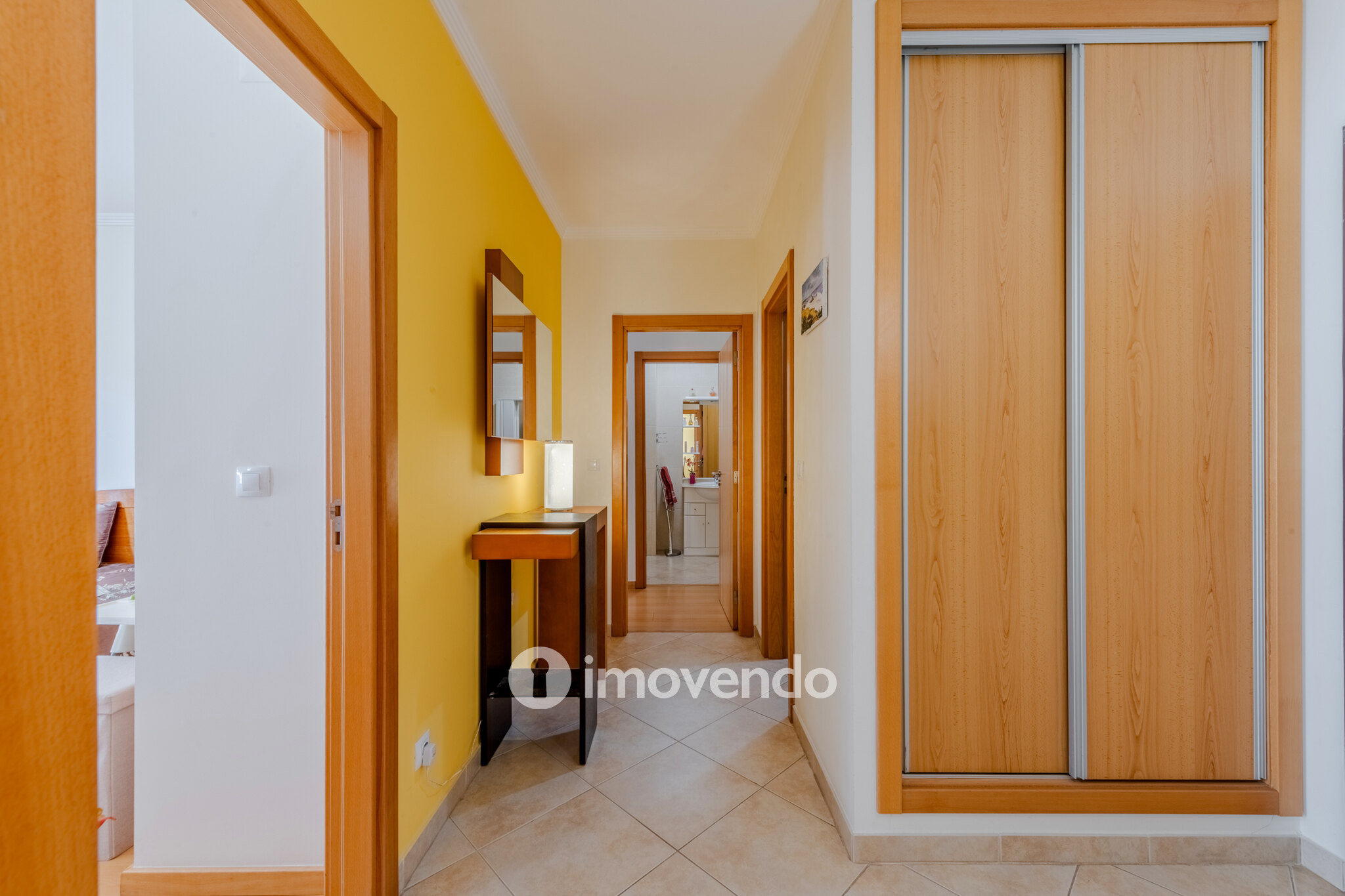 Apartamento T2 exclusivo, em condomínio com piscina, em Portimão