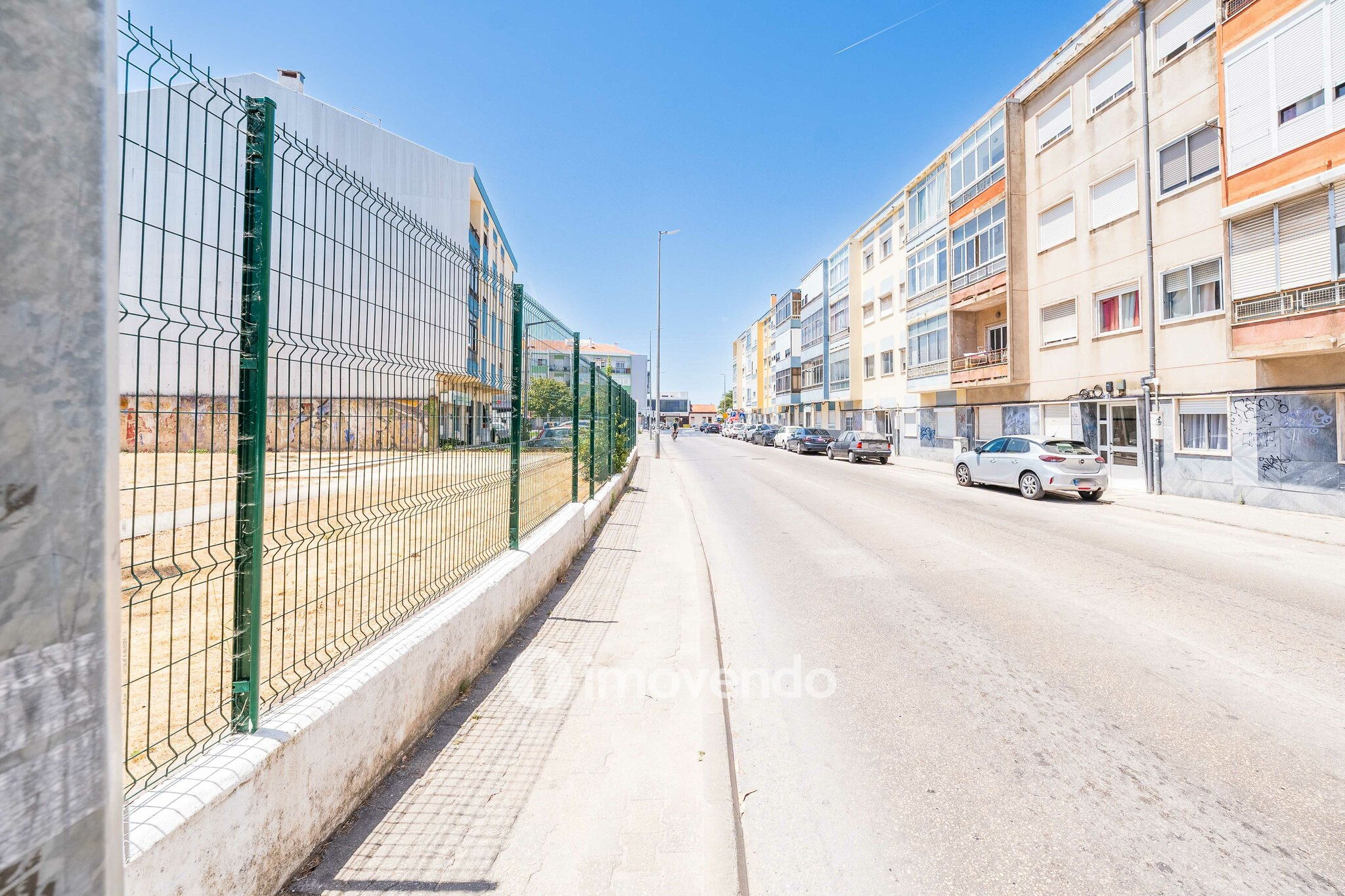 Apartamento T2 totalmente remodelado, nos Foros da Amora