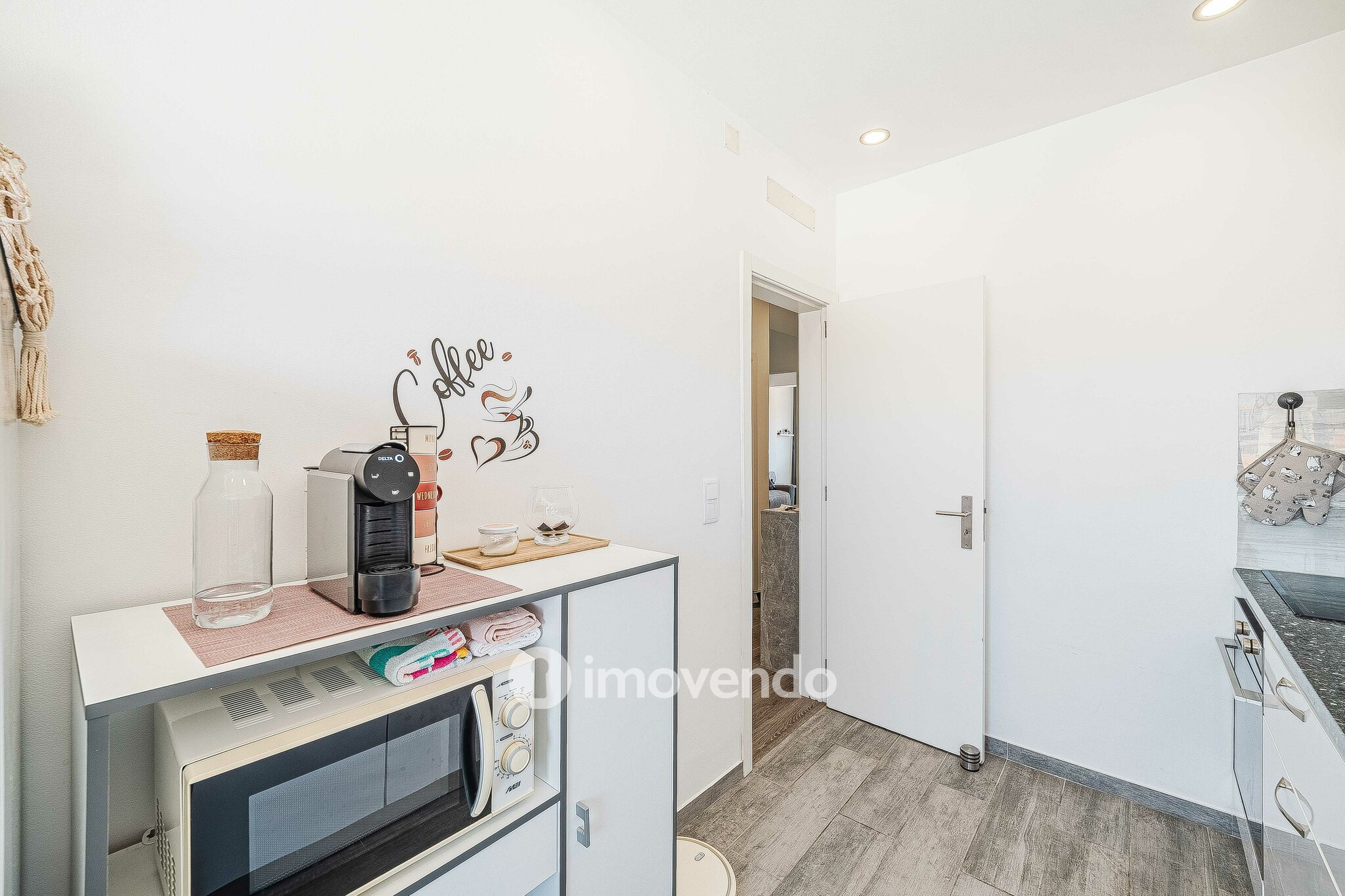 Apartamento T2 totalmente remodelado, nos Foros da Amora