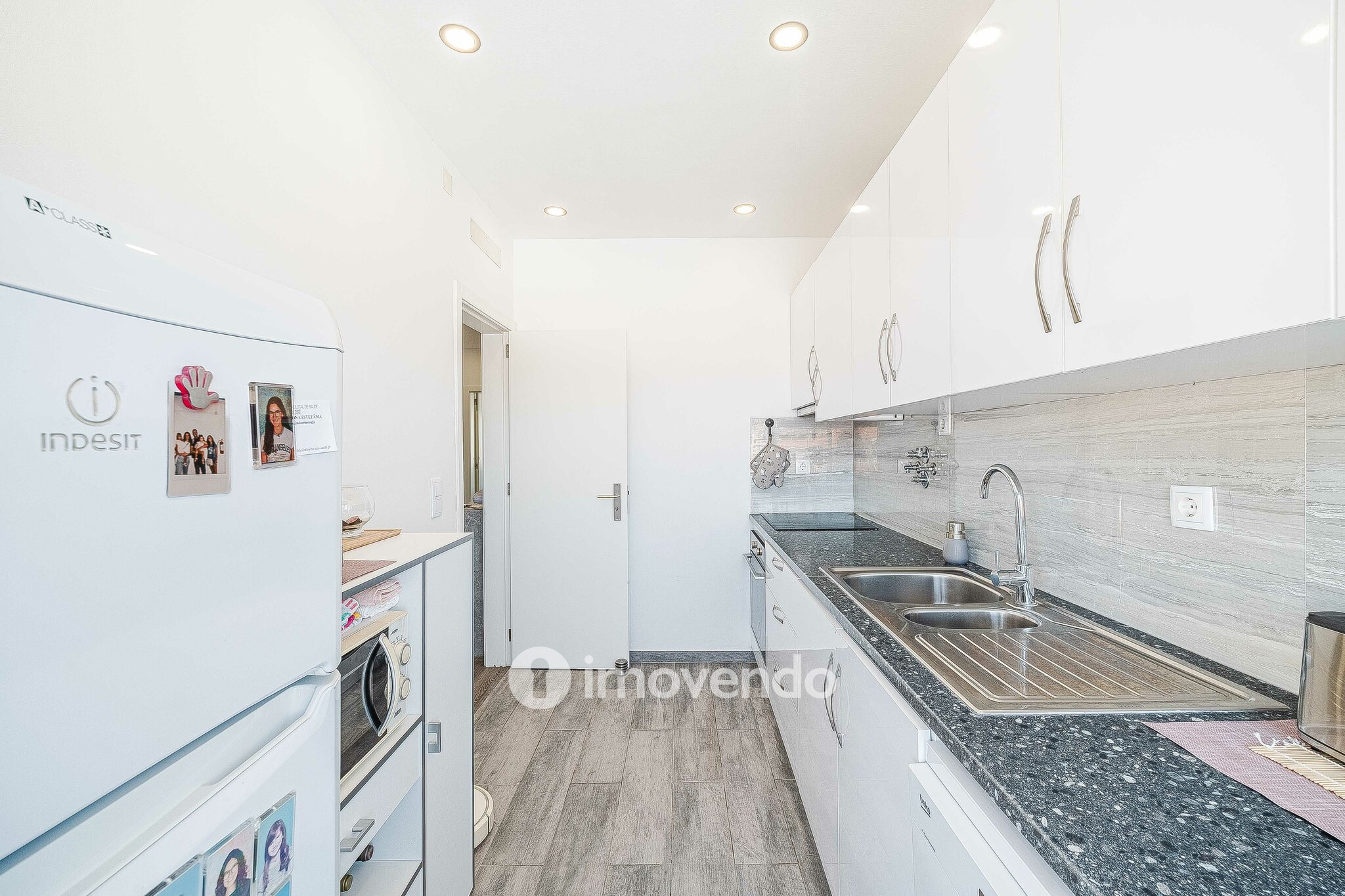 Apartamento T2 totalmente remodelado, nos Foros da Amora