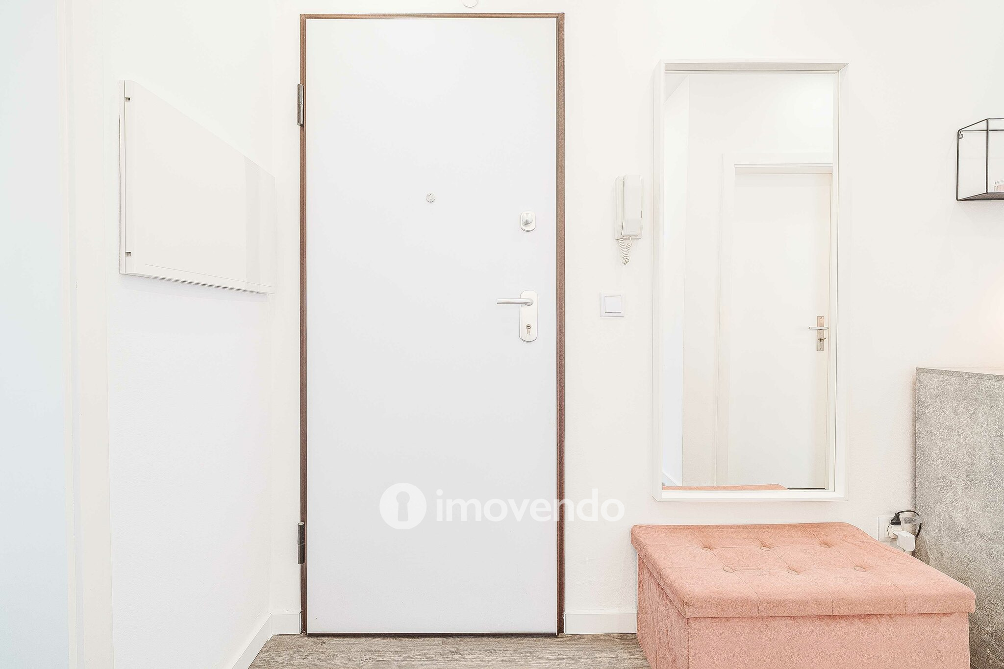 Apartamento T2 totalmente remodelado, nos Foros da Amora