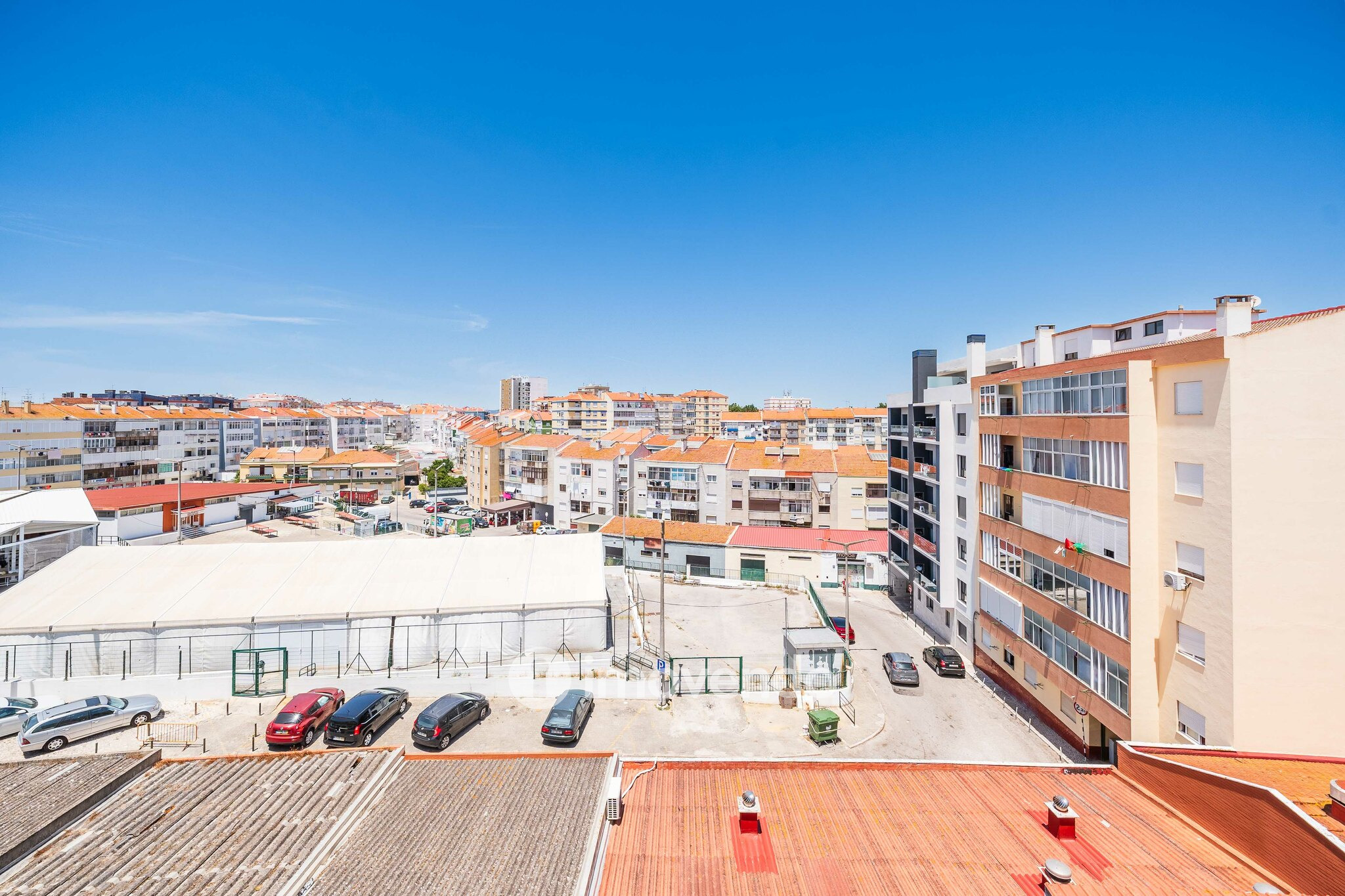 Apartamento T2 totalmente remodelado, nos Foros da Amora