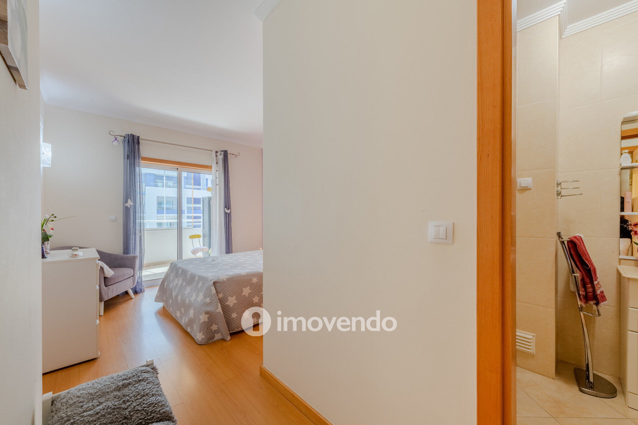 Apartamento T2 exclusivo, em condomínio com piscina, em Portimão