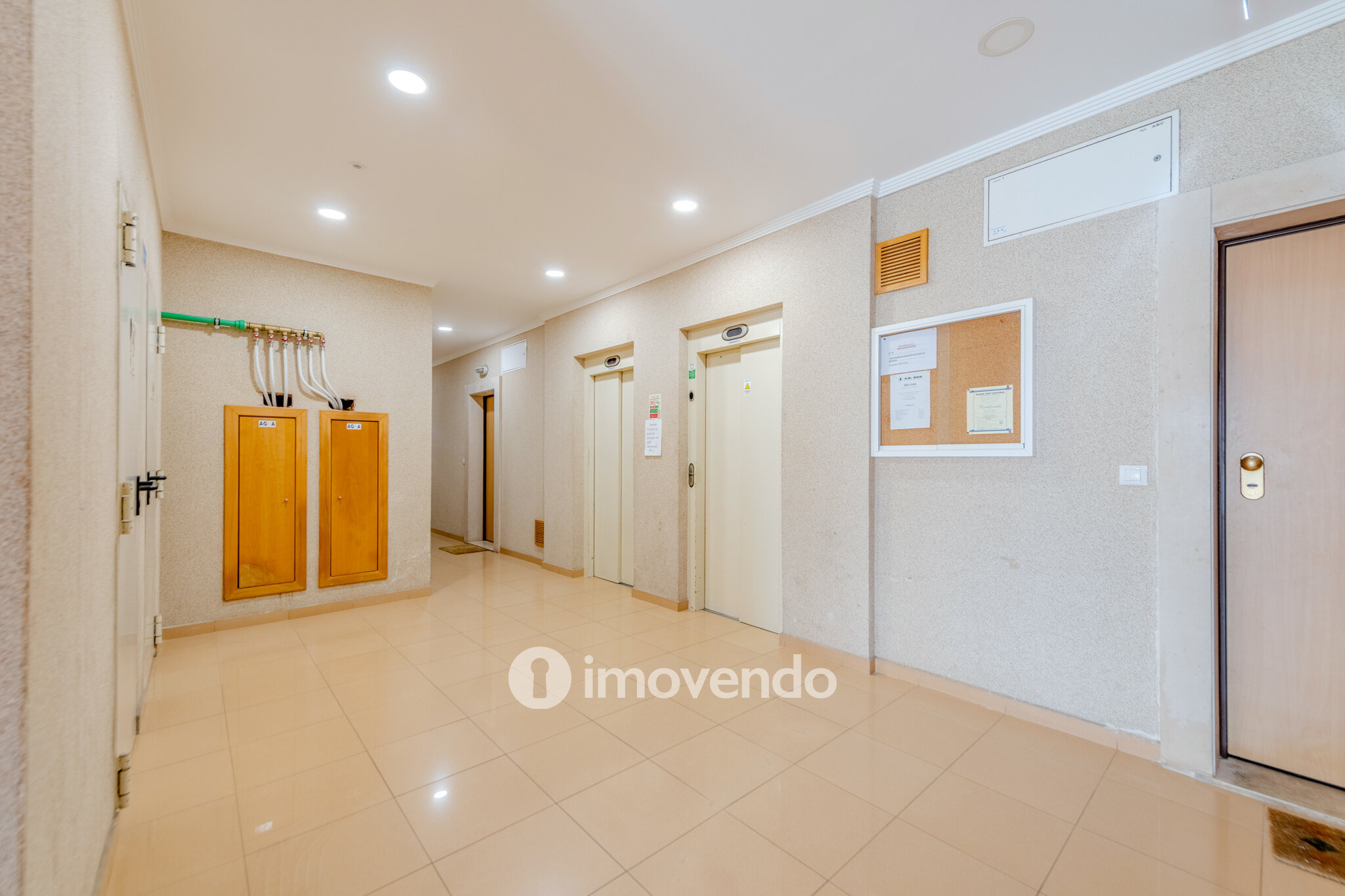 Apartamento T2 exclusivo, em condomínio com piscina, em Portimão
