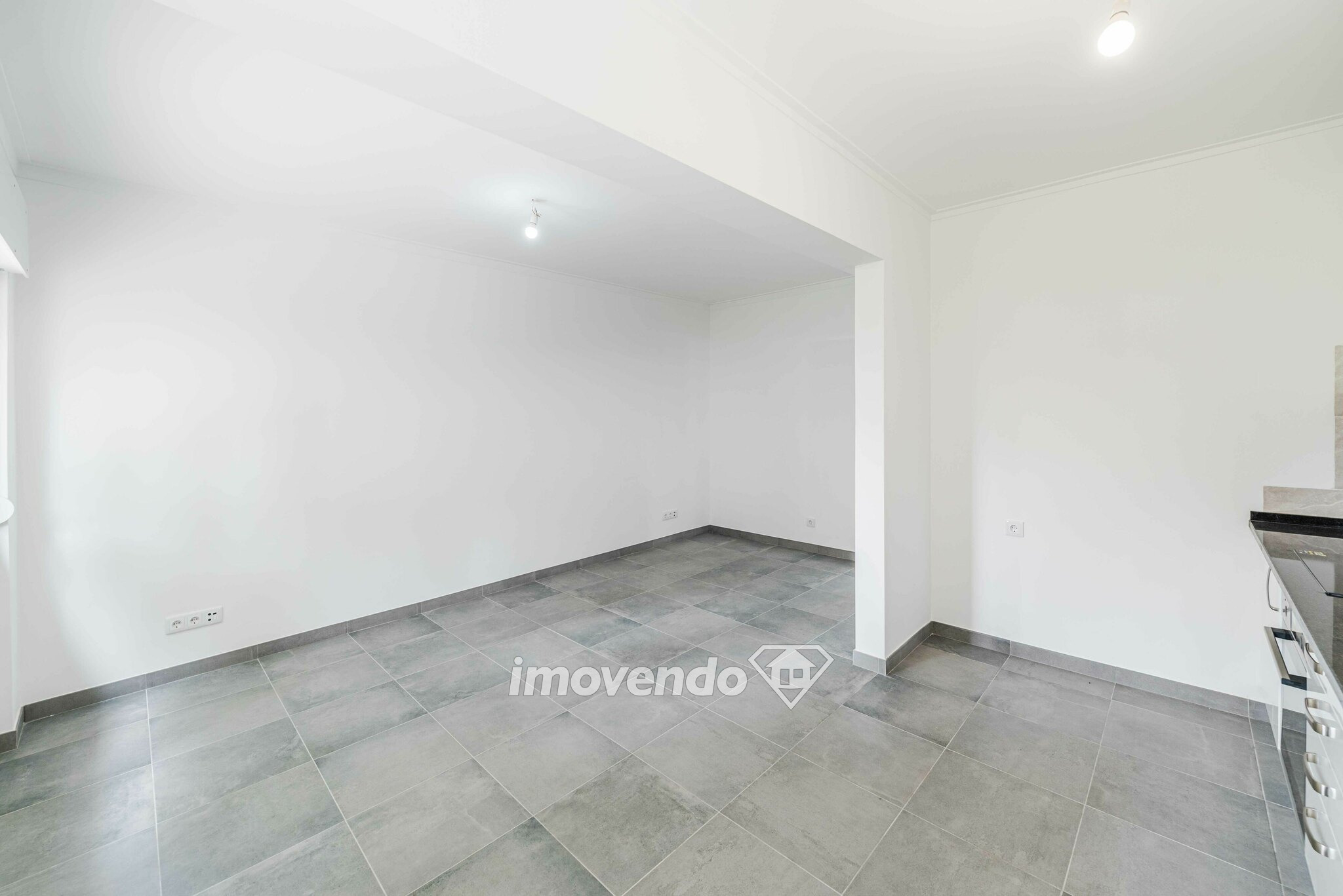 Apartamento T3 totalmente remodelado, pronto a habitar, em Mem-Martins