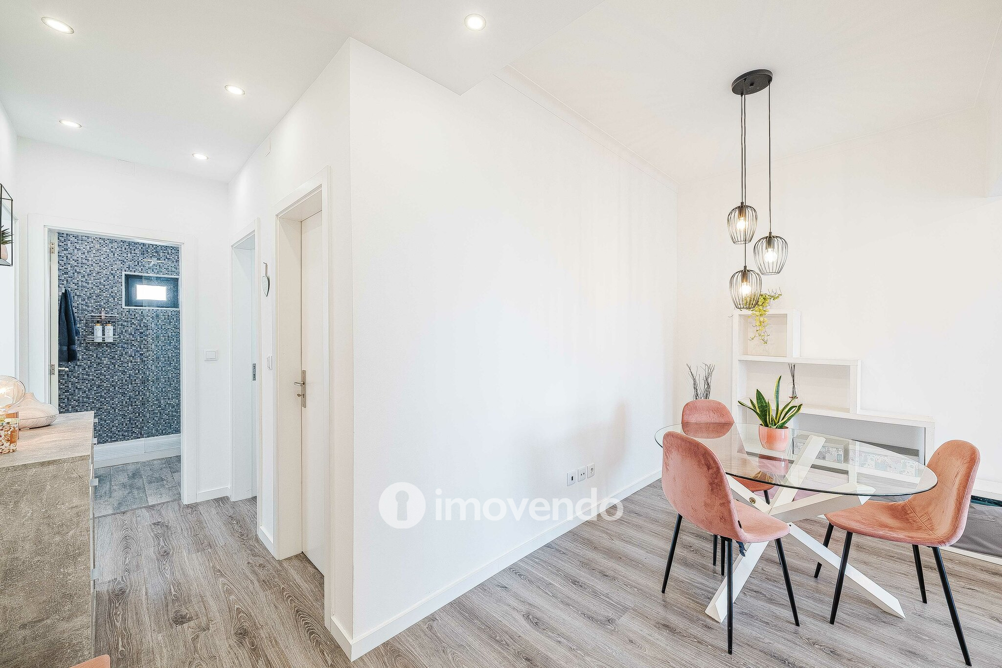 Apartamento T2 totalmente remodelado, nos Foros da Amora