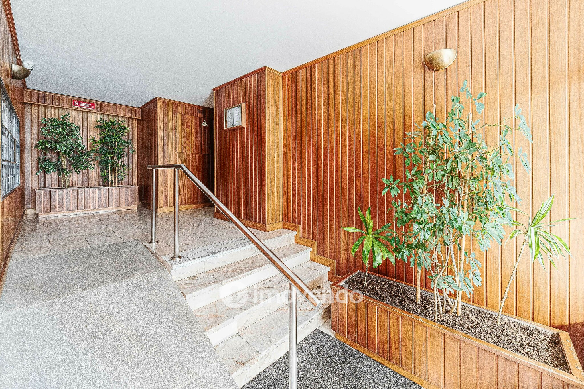 Apartamento T3 pronto a habitar, com estacionamento, na Portela