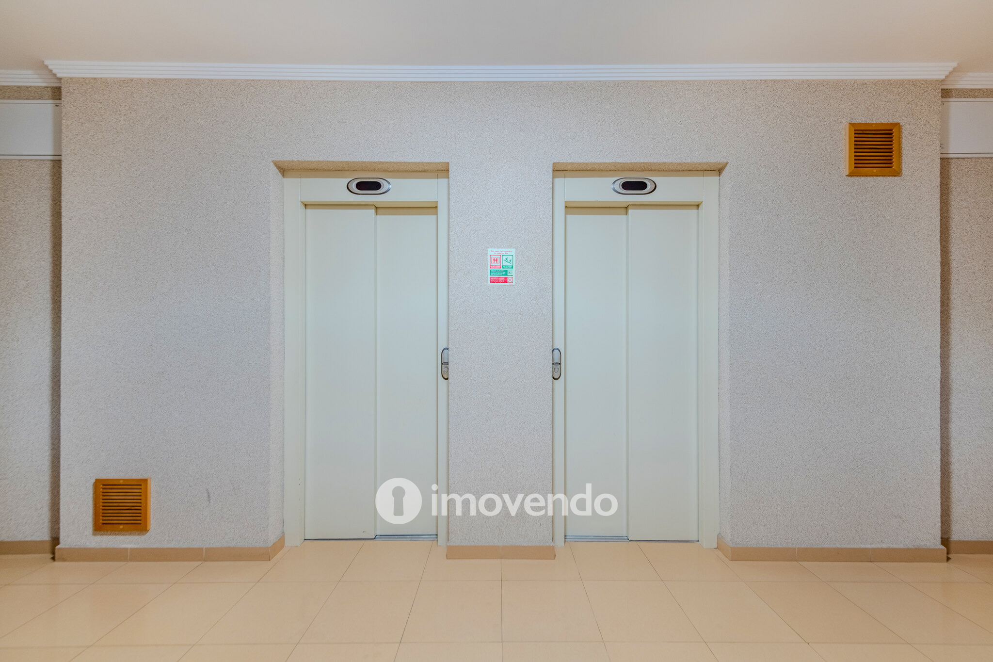 Apartamento T2 exclusivo, em condomínio com piscina, em Portimão