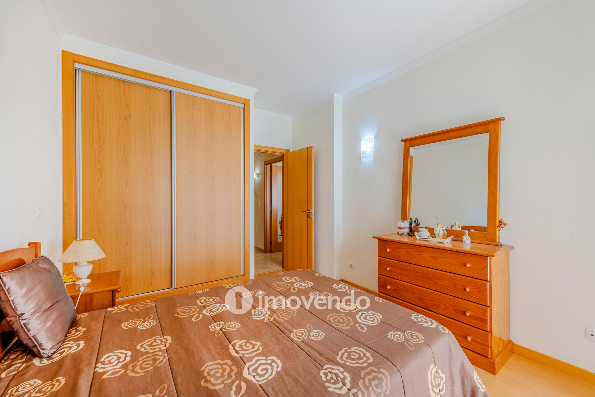 Apartamento T2 exclusivo, em condomínio com piscina, em Portimão