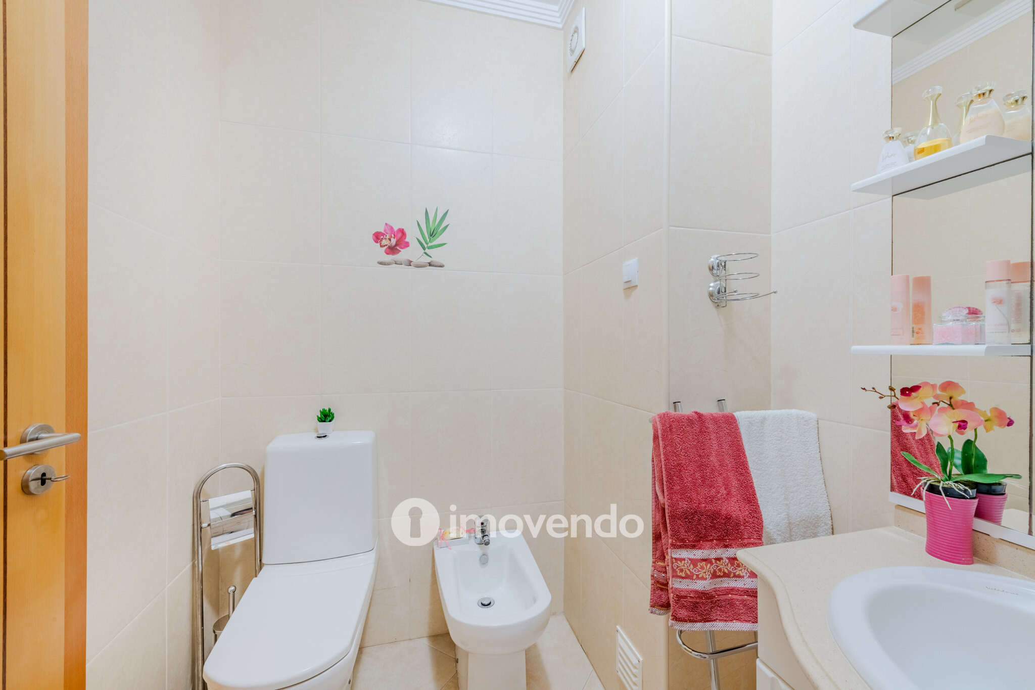 Apartamento T2 exclusivo, em condomínio com piscina, em Portimão