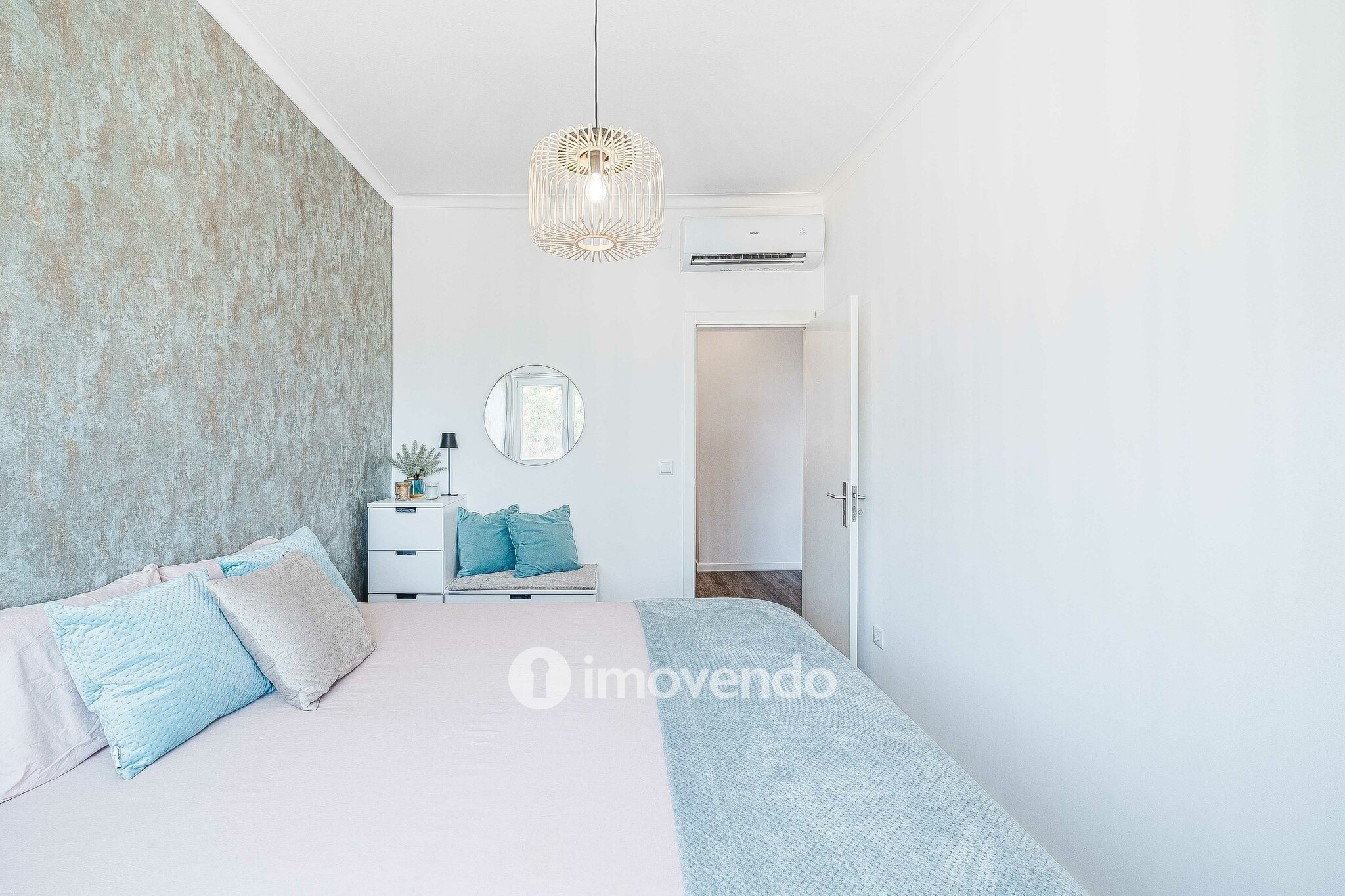 Apartamento T2 totalmente remodelado, nos Foros da Amora