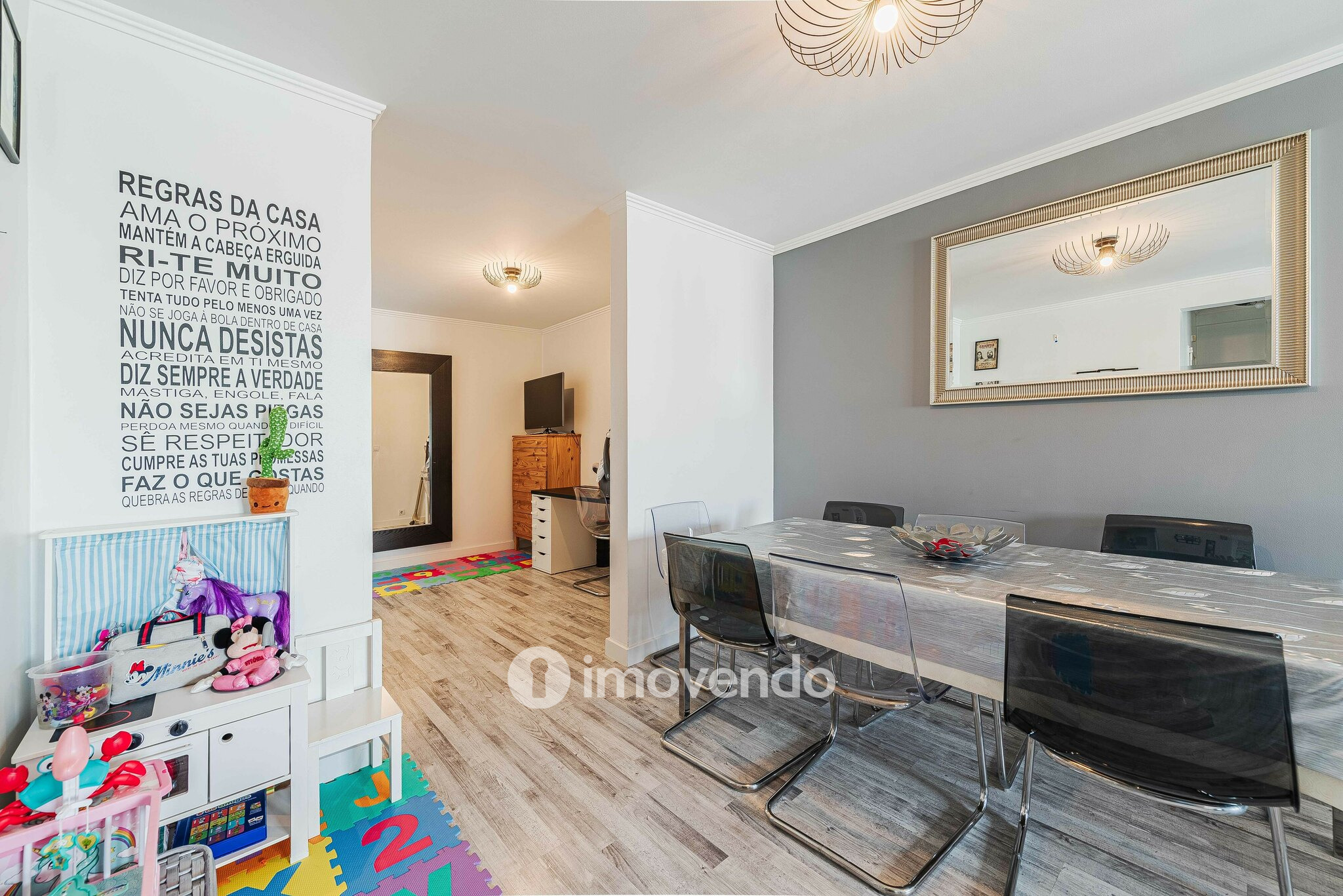 Apartamento T2, com cozinha equipada, em Santo António dos Cavaleiros