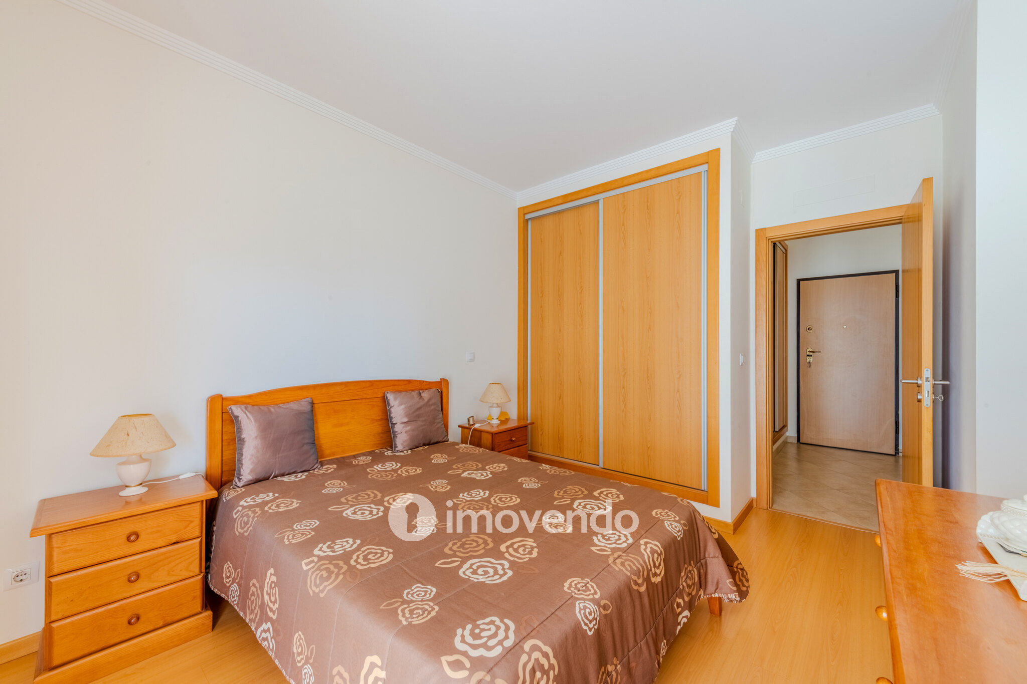 Apartamento T2 exclusivo, em condomínio com piscina, em Portimão