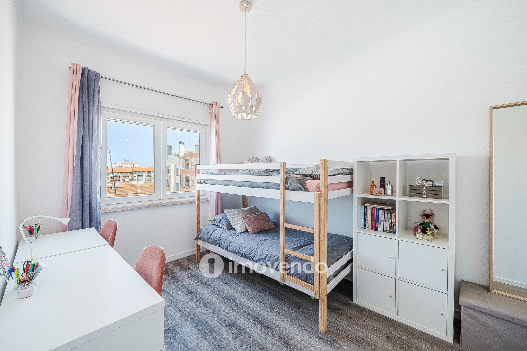Apartamento T2 totalmente remodelado, nos Foros da Amora