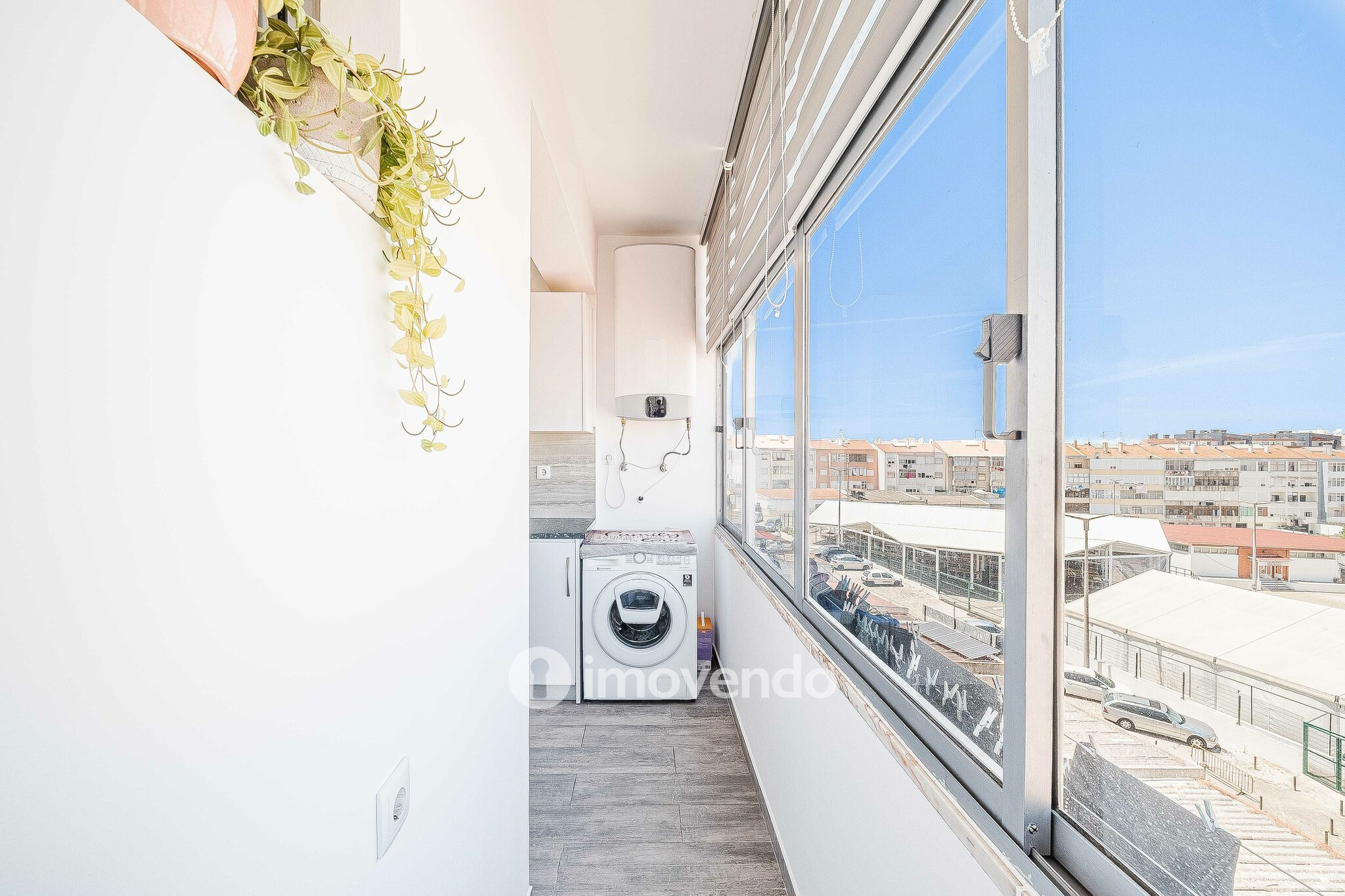 Apartamento T2 totalmente remodelado, nos Foros da Amora