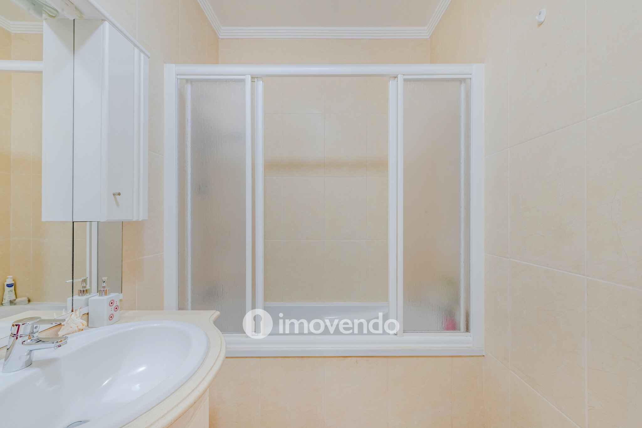 Apartamento T2 exclusivo, em condomínio com piscina, em Portimão