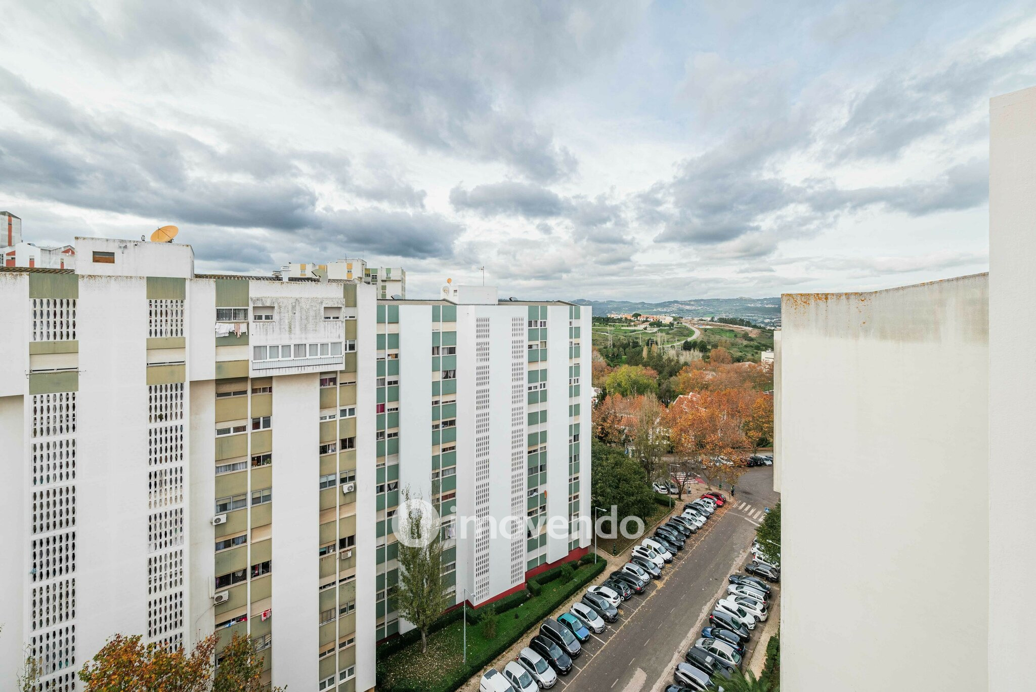 Apartamento T2, com cozinha equipada, em Santo António dos Cavaleiros