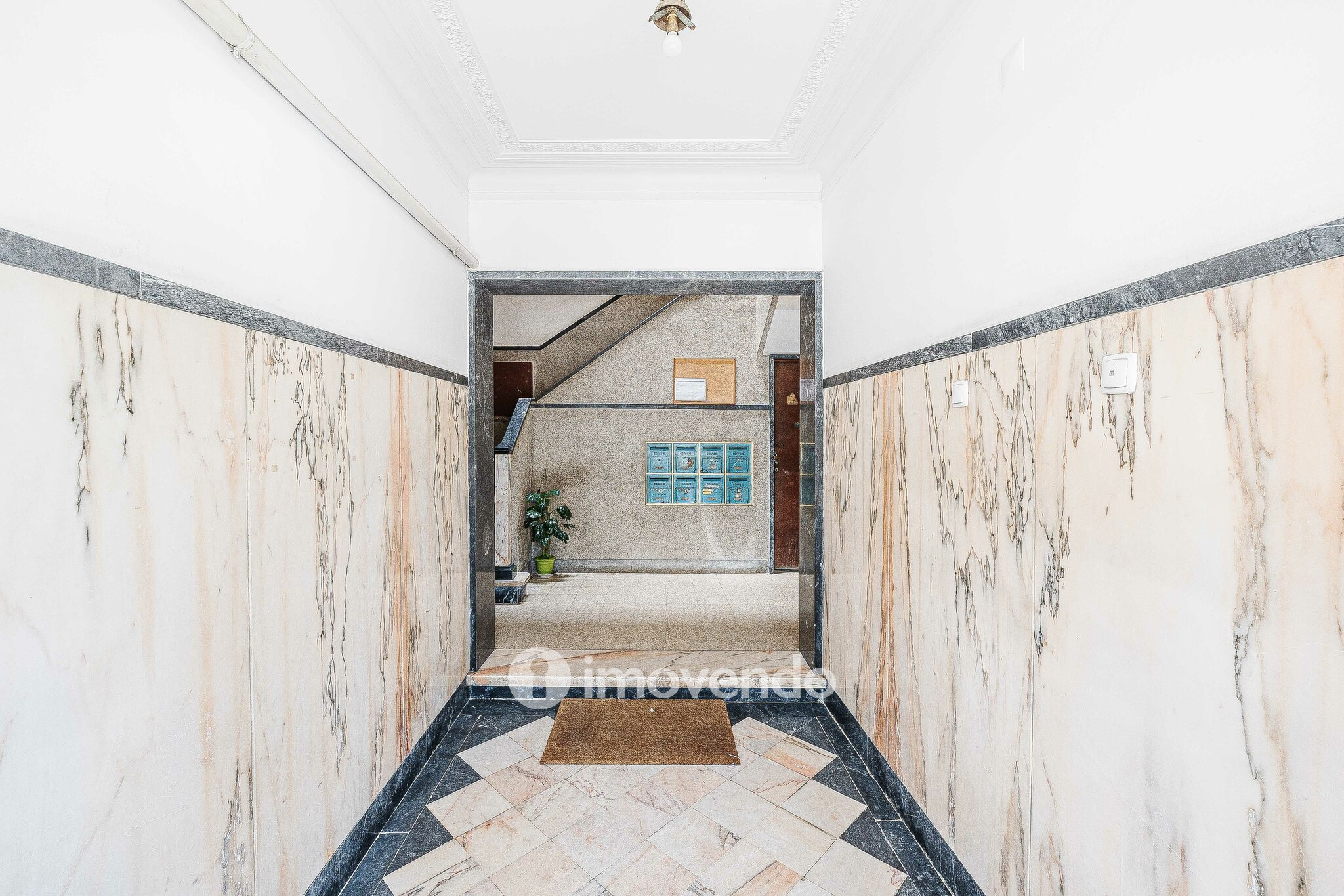 Apartamento T2 totalmente remodelado, nos Foros da Amora