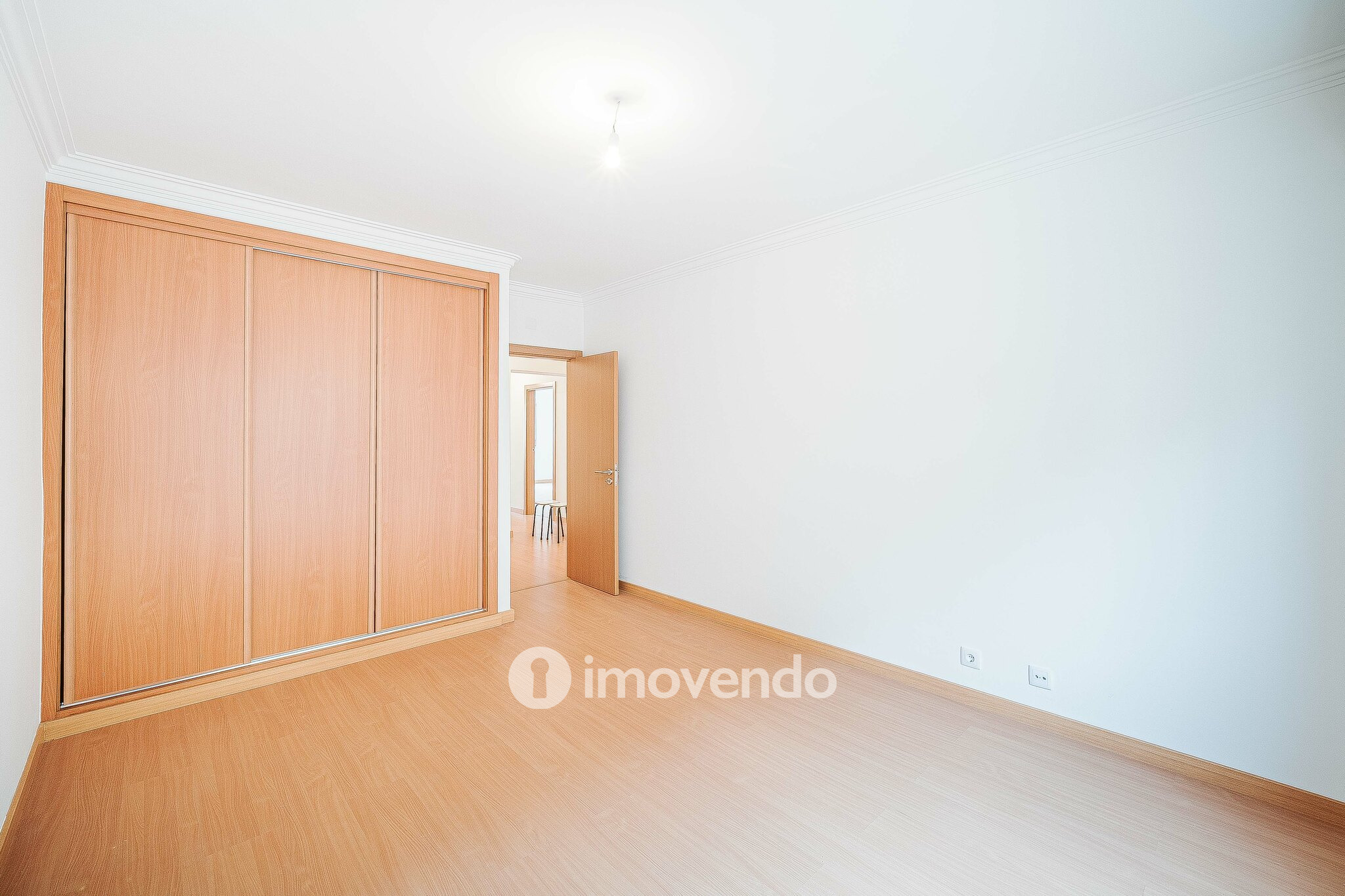 Apartamento T3, com terraço e arrecadação, em Mem Martins