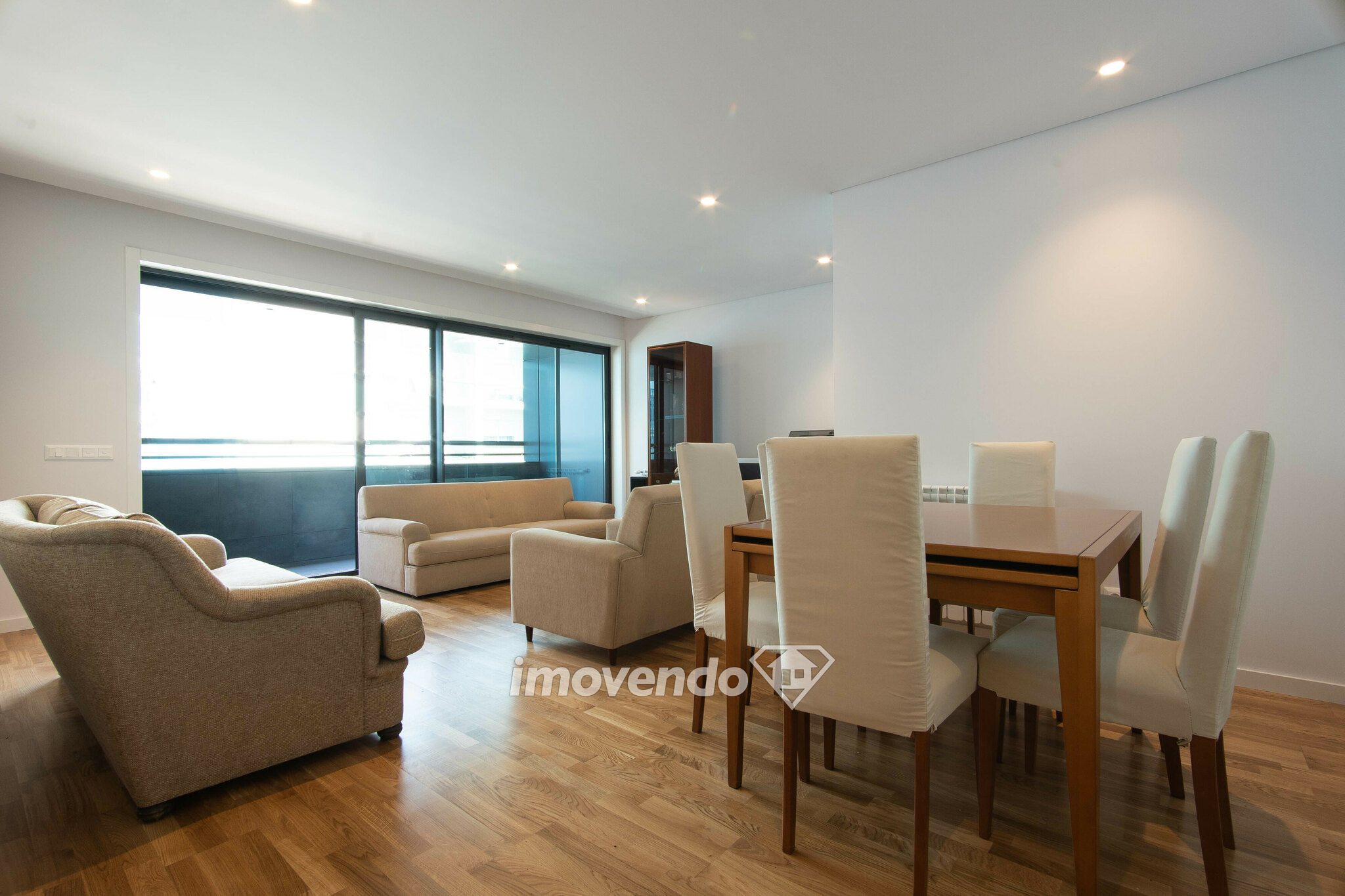 Apartamento T2 novo e exclusivo, com garagem, em Moreira, Maia
