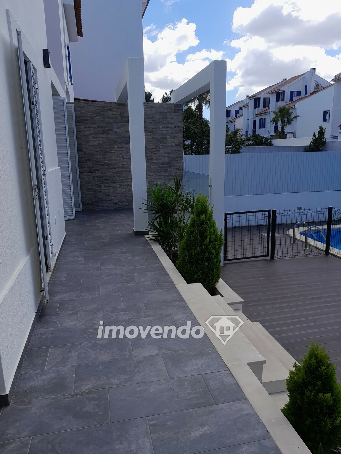 Moradia T4, com garagem e piscina, na Urbanização Portais da Arrábida