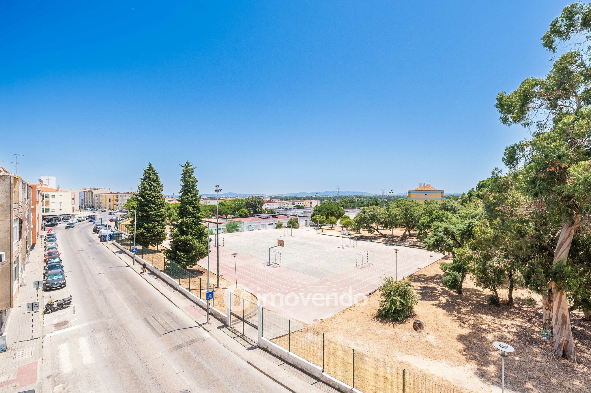 Apartamento T2 totalmente remodelado, nos Foros da Amora